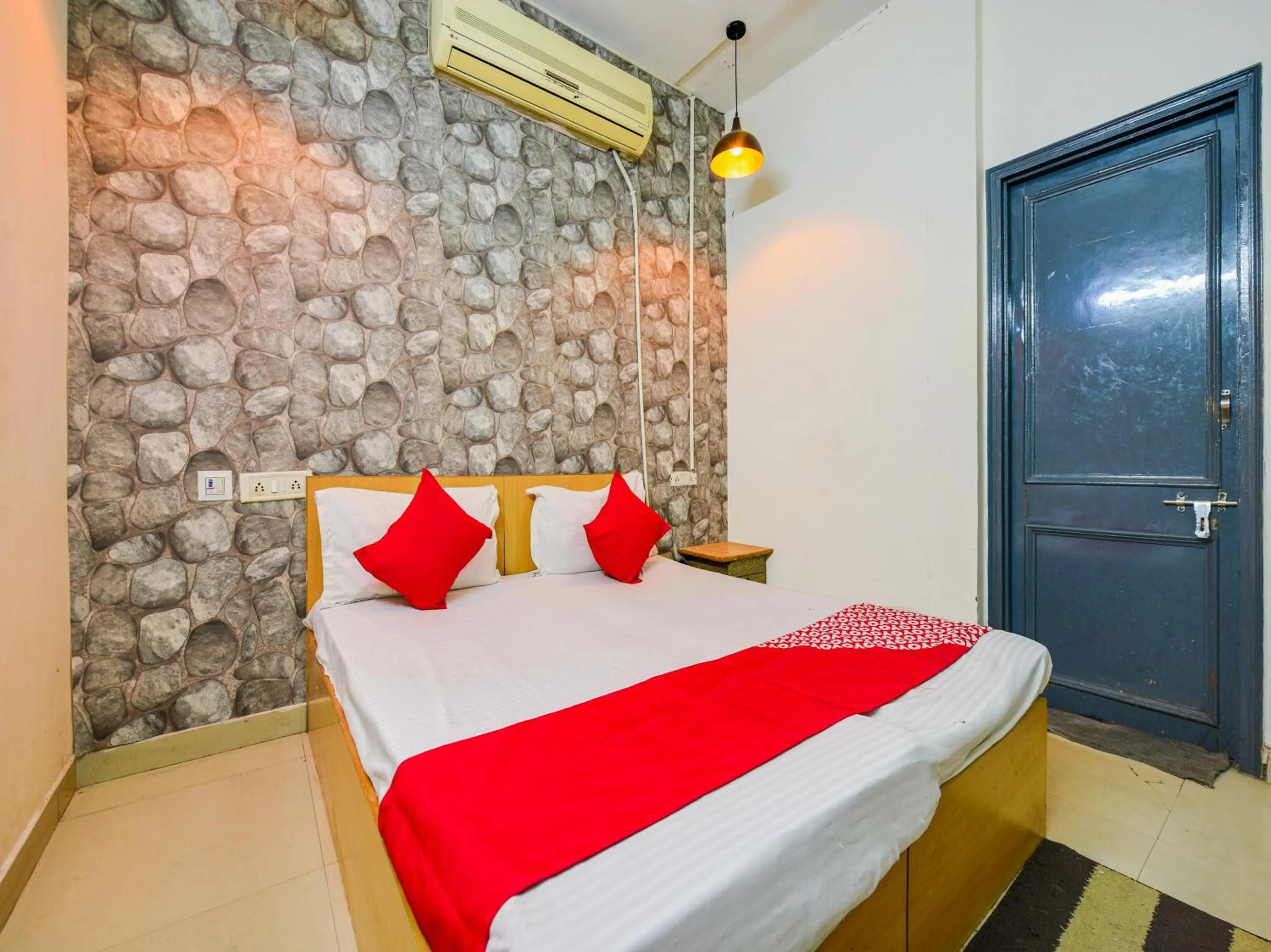 Bathroom, Bed in Hotel O Unique Delhi Home Stay