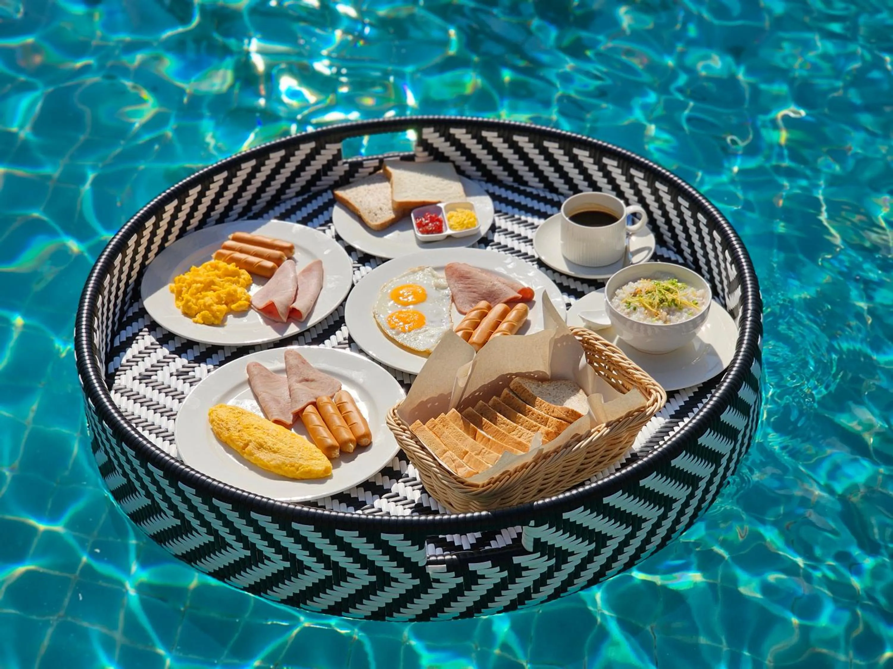 Food and drinks in R1 Resort Rajapruek Chiangmai