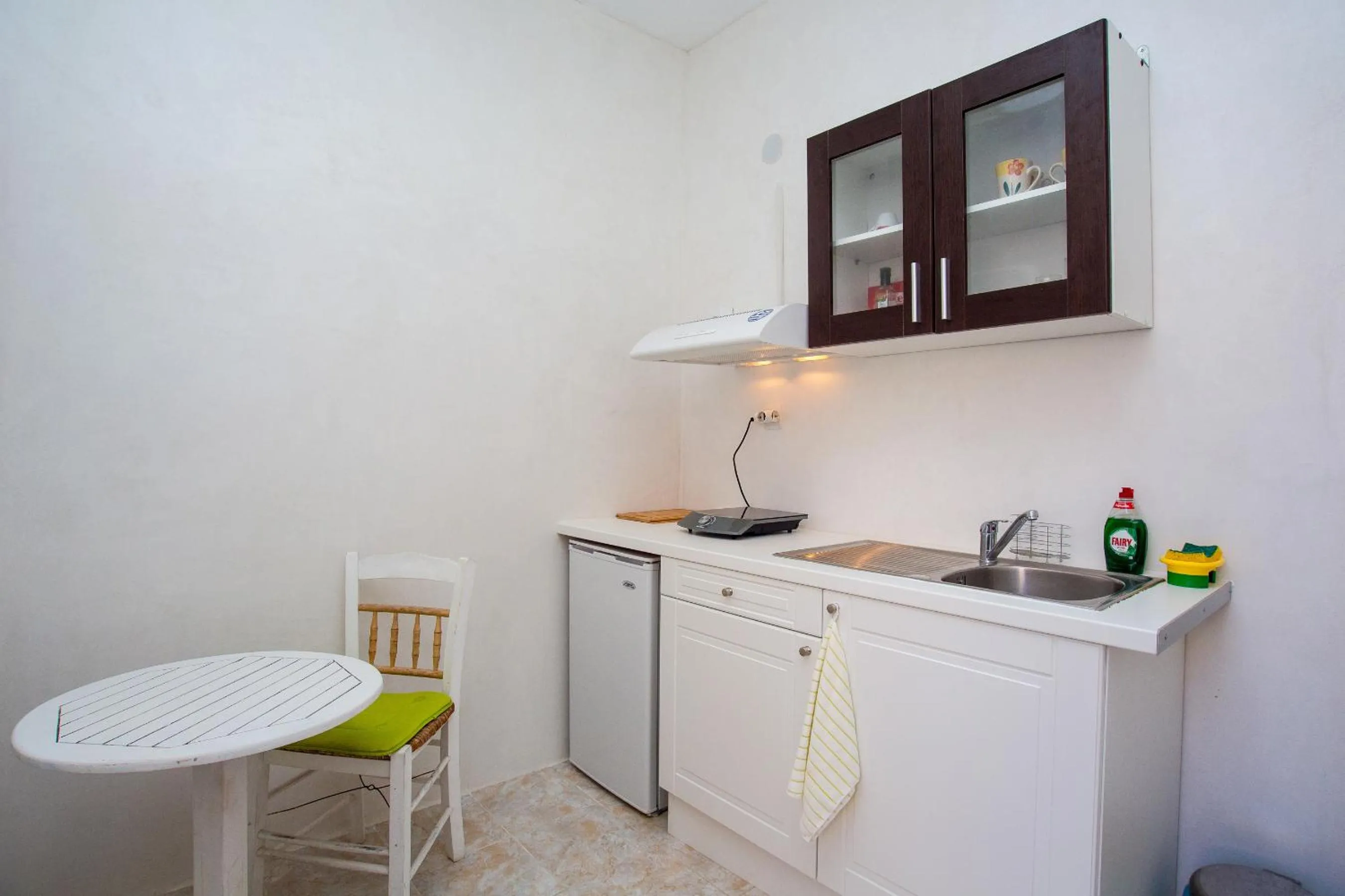 Kitchen or kitchenette in Petalides Apartments