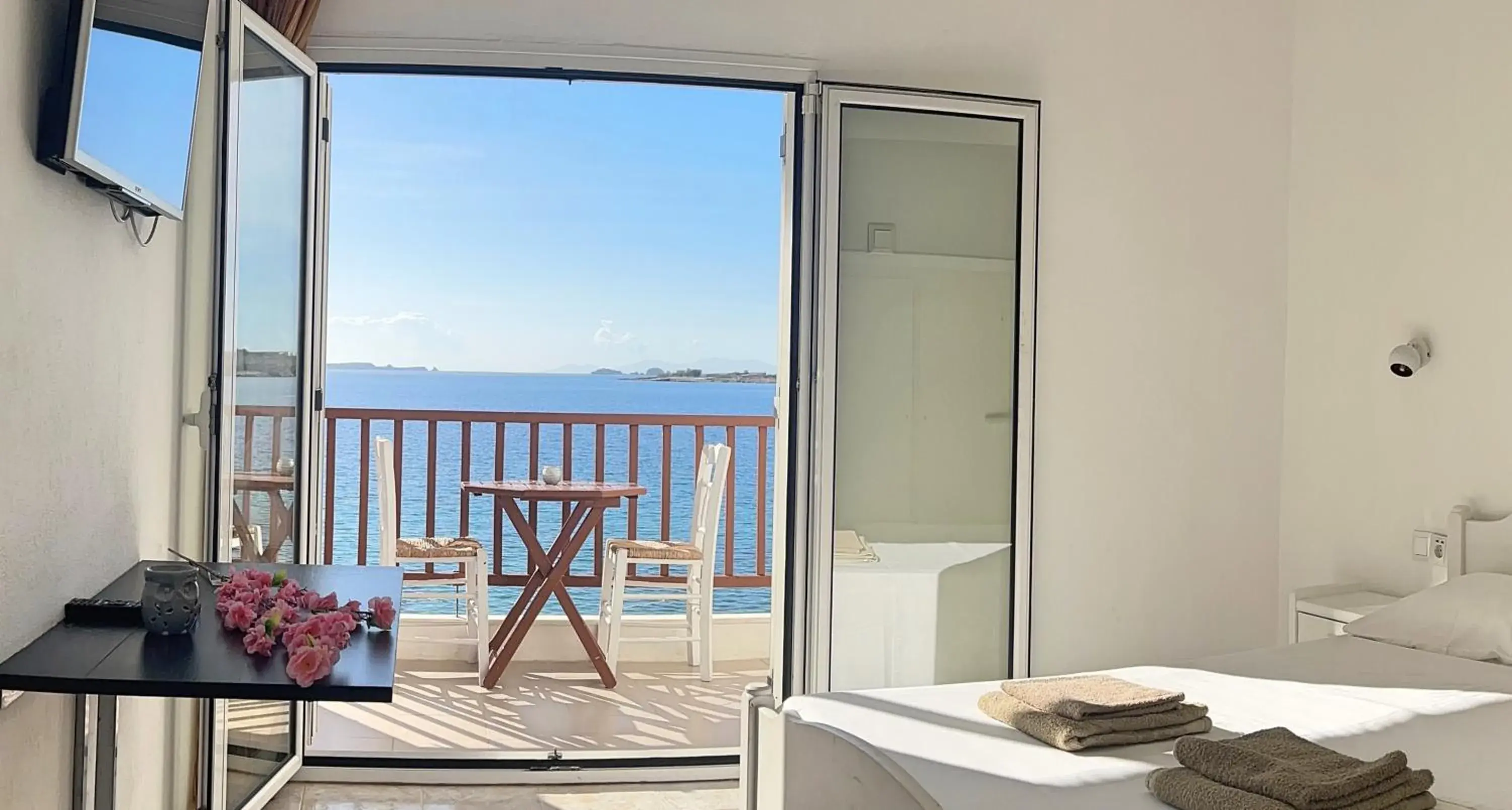 Studio (2 Adults) with Sea View in Petalides Apartments Studio (2 Adults) with Sea View in Petalides Apartments