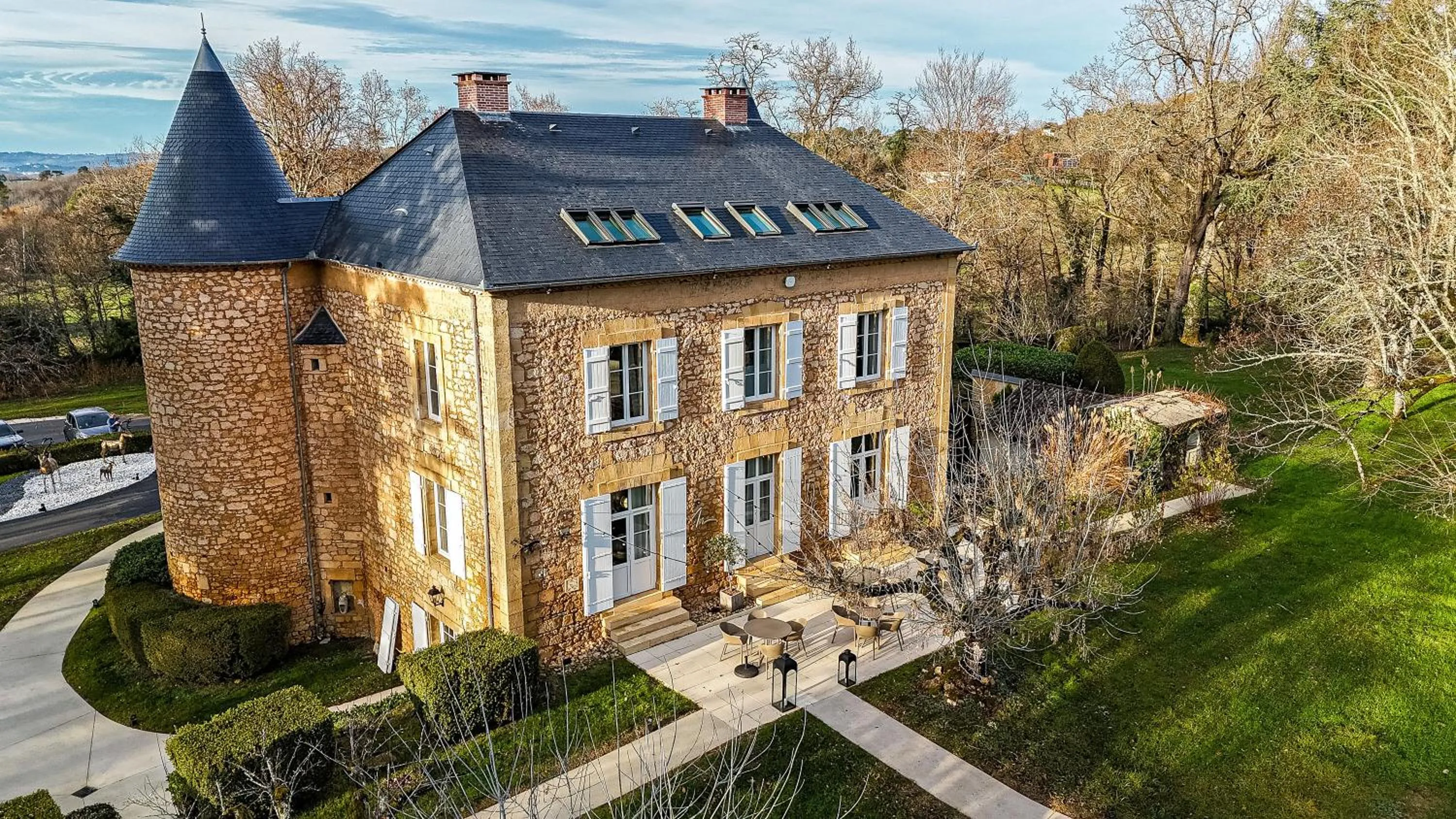 Property building in Château de Maraval