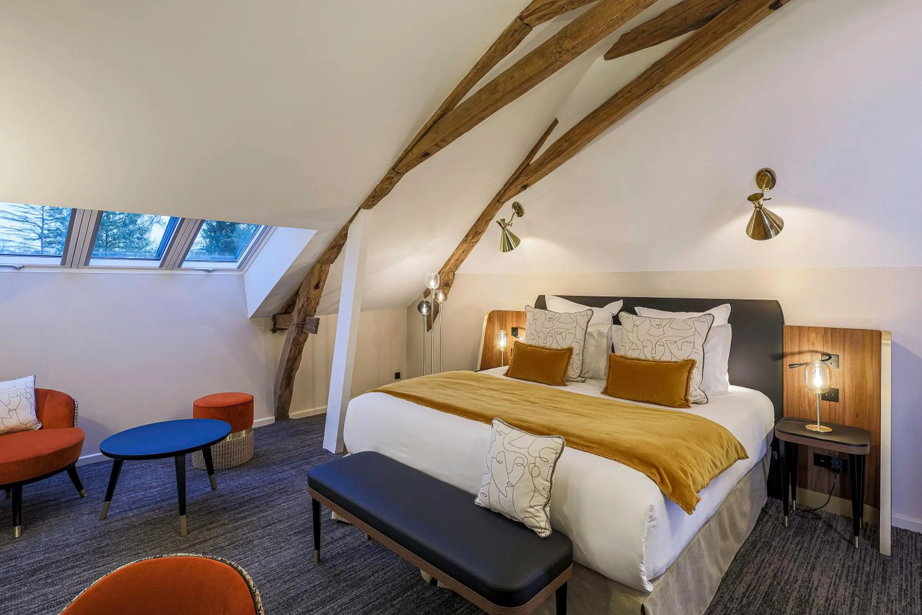 Photo of the whole room, Bed in Château de Maraval