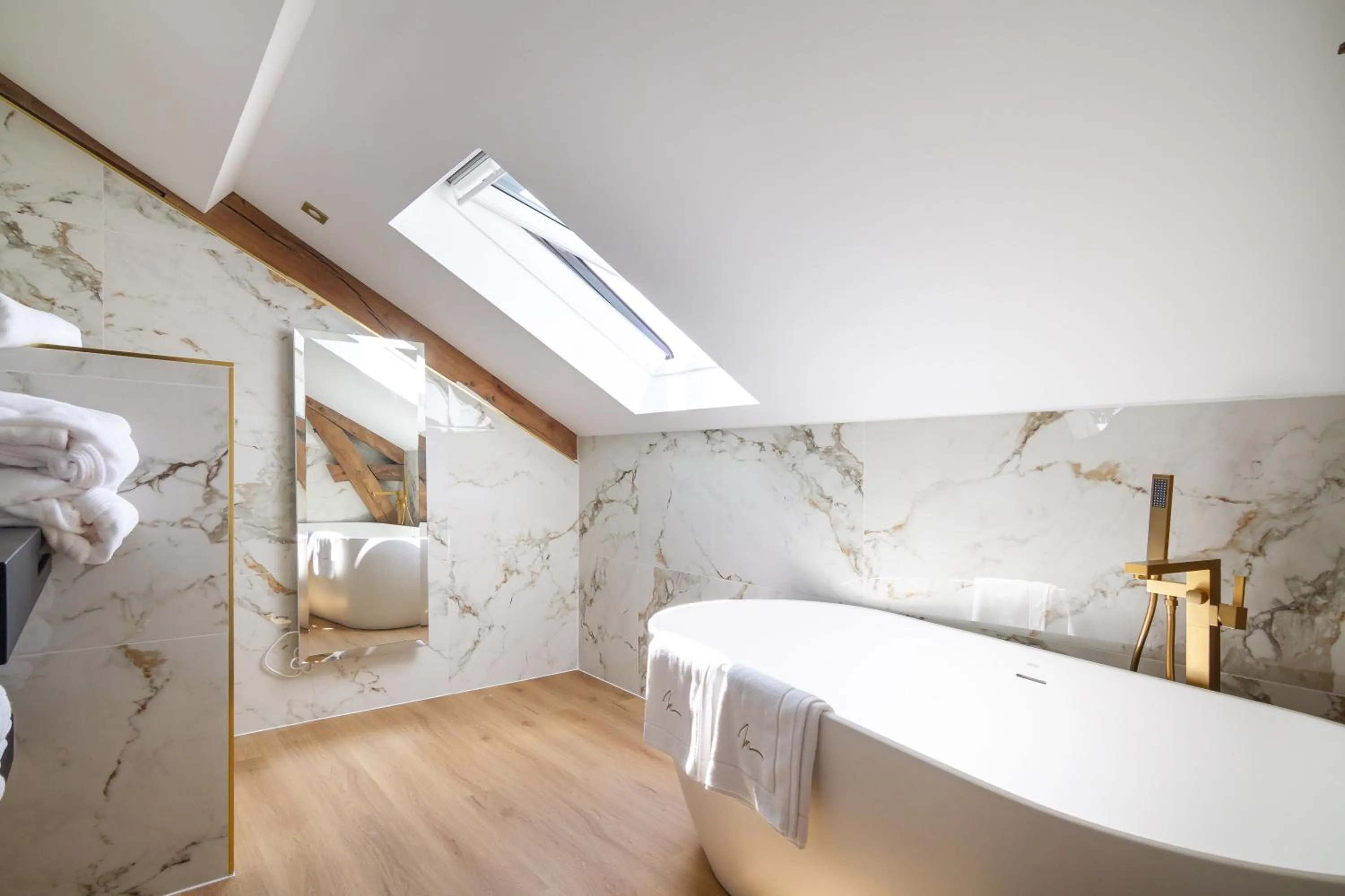 Bath, Bed in Château de Maraval