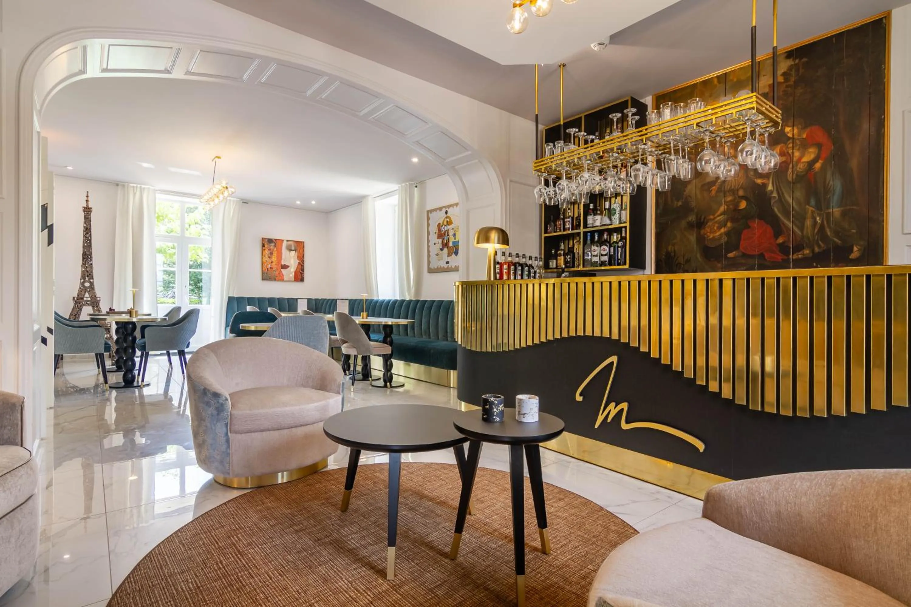 Lounge or bar in Château de Maraval