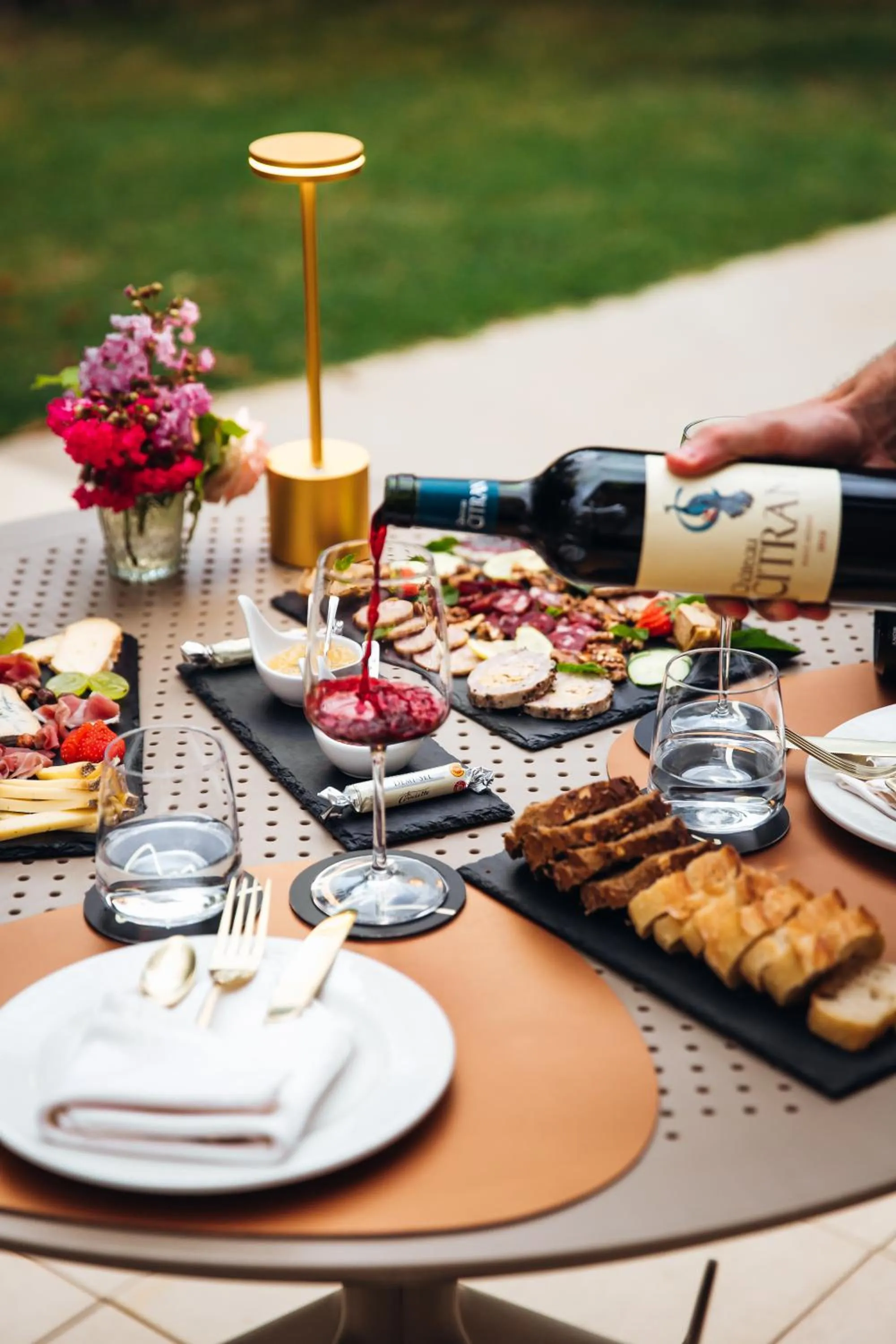 Restaurant/places to eat in Château de Maraval