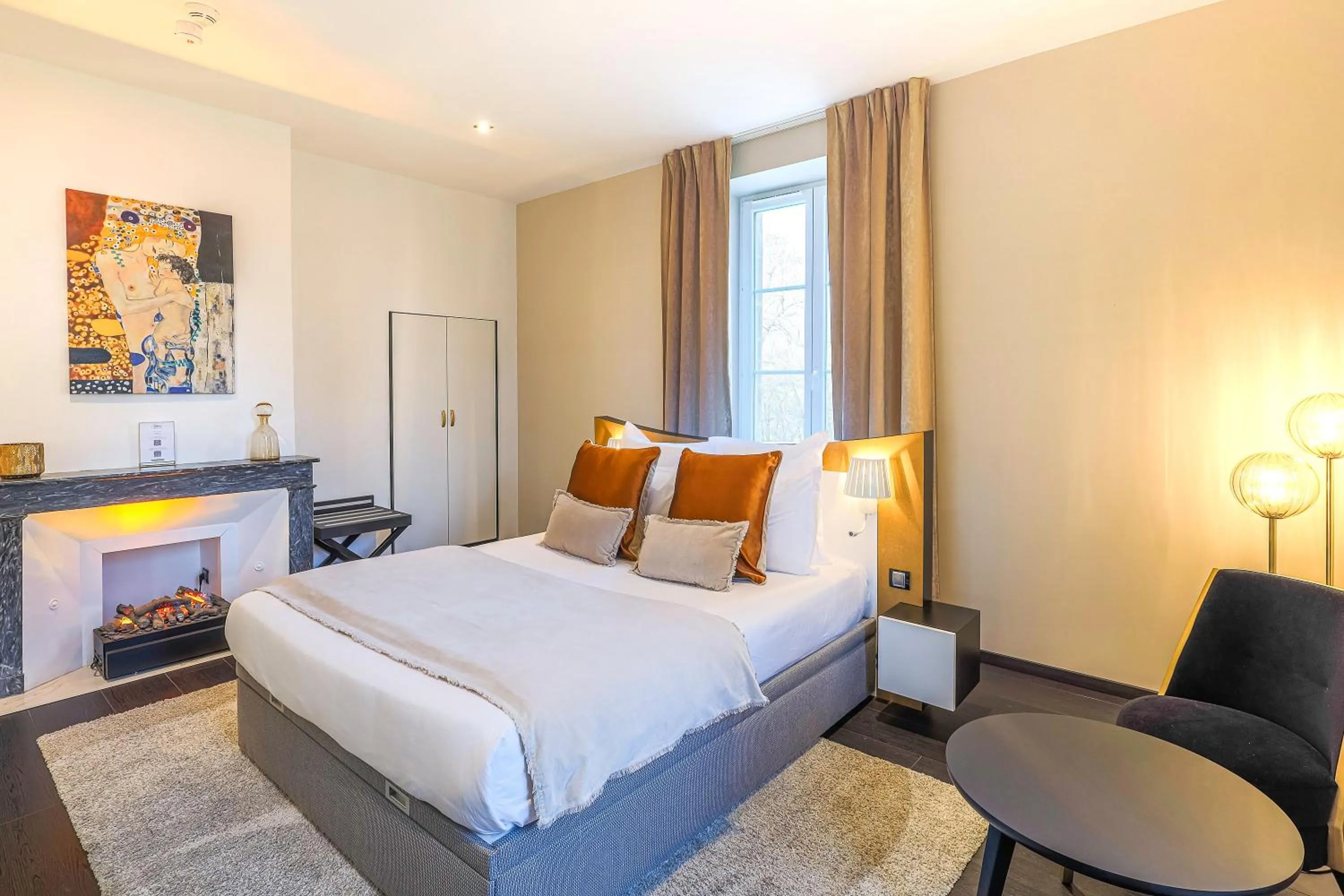 Bedroom, Bed in Château de Maraval