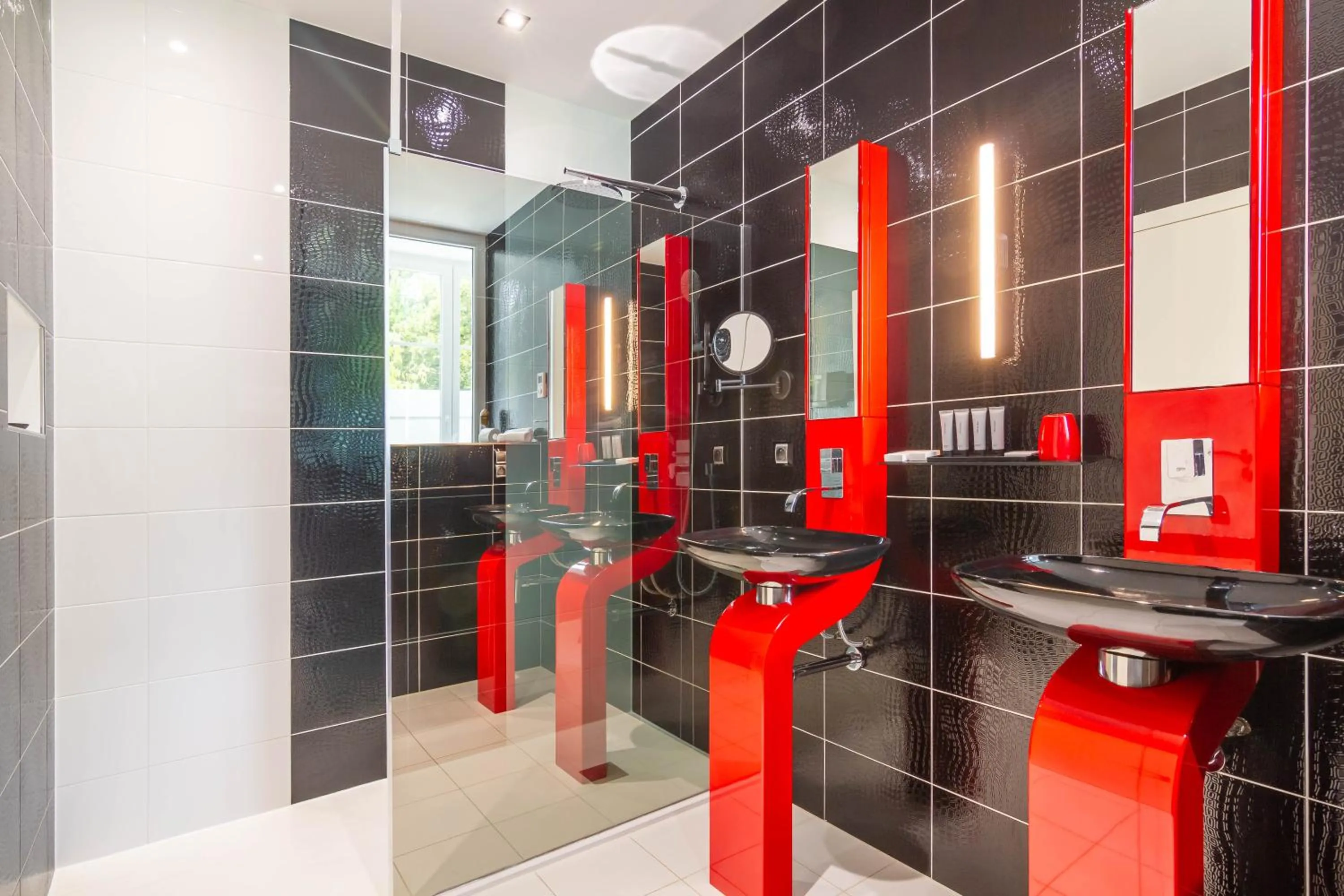 Shower in Château de Maraval