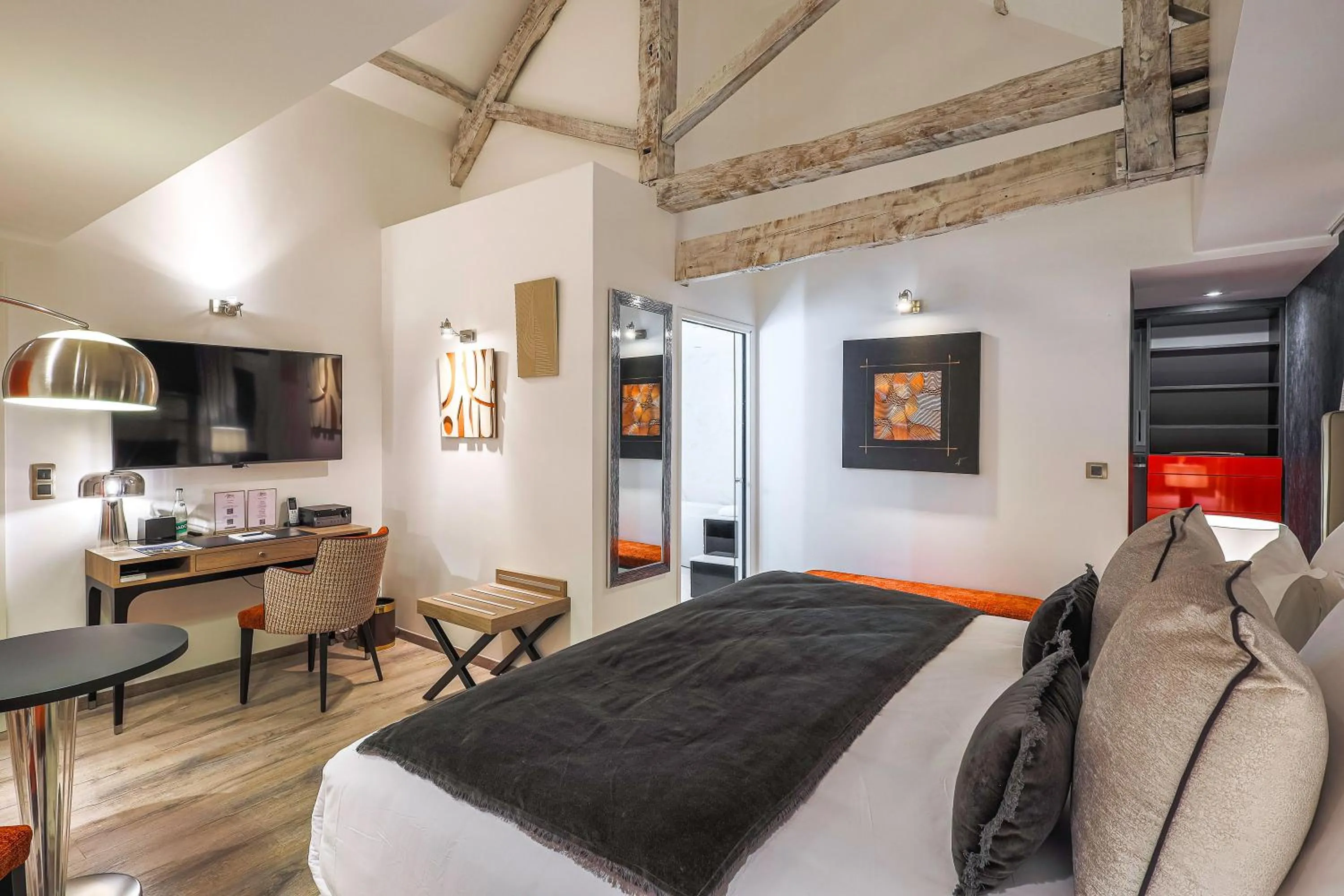 Bedroom, Bed in Château de Maraval