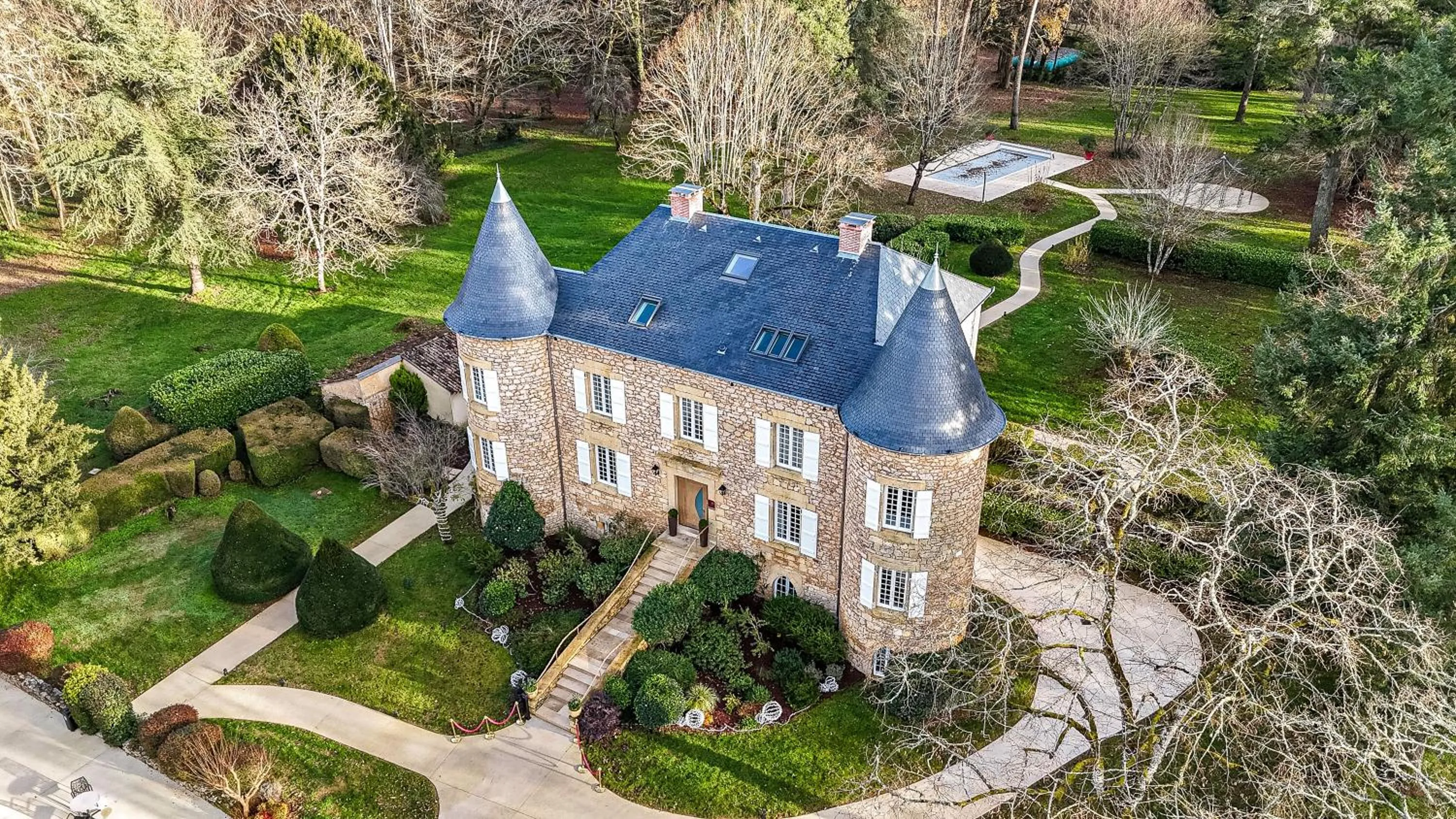 Property building in Château de Maraval