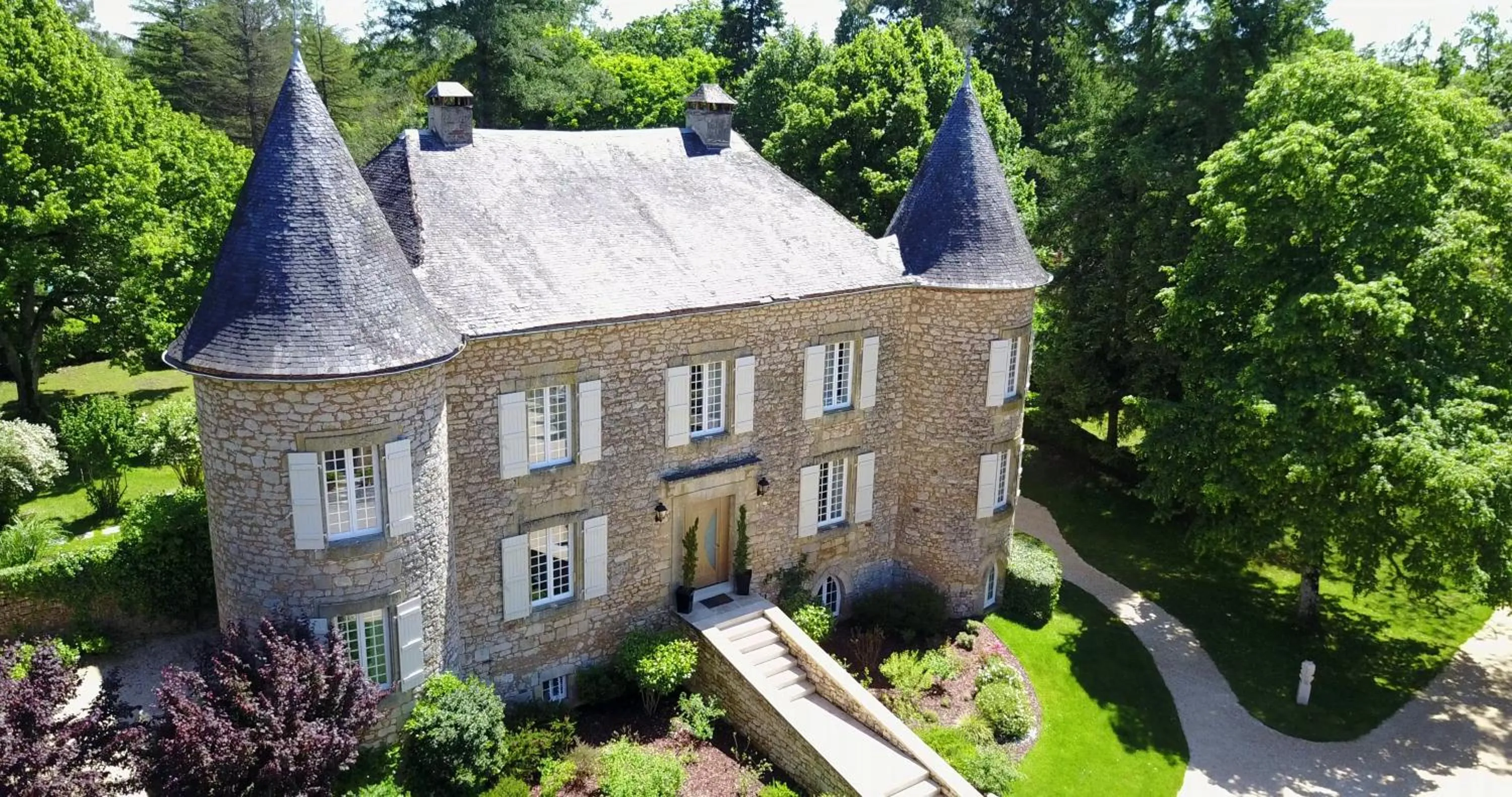 Property building in Château de Maraval