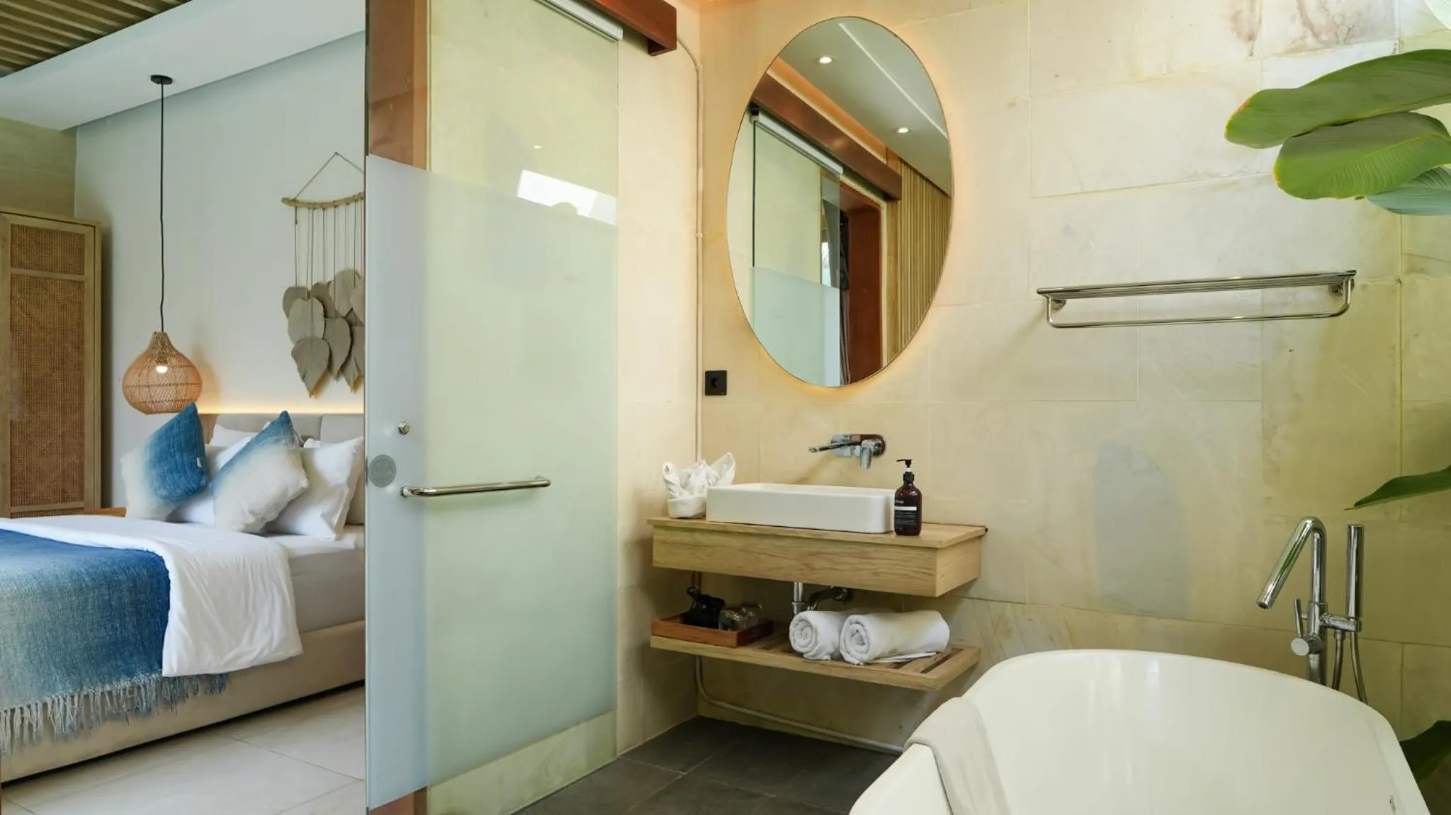 Shower, Bed in Villa Di Bali