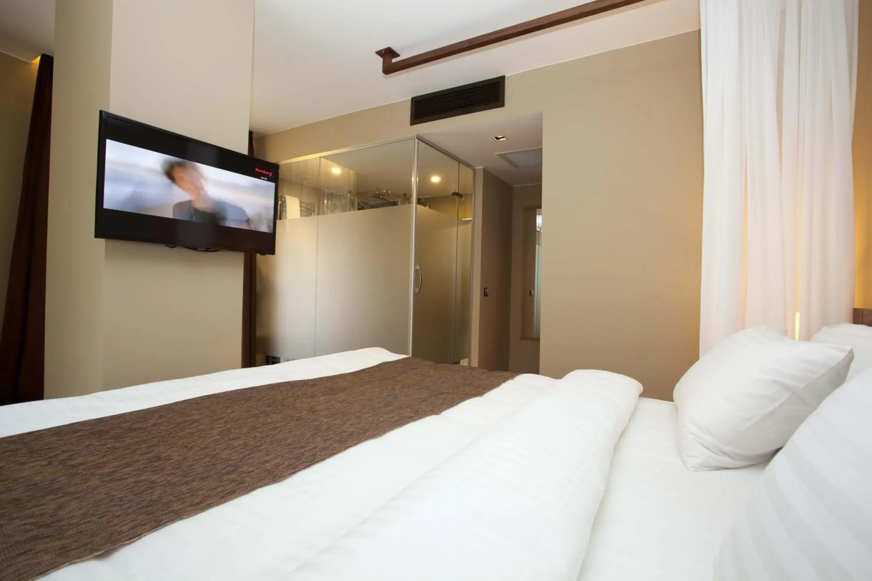 Deluxe Double Room - single occupancy in Juliet Rooms & Kitchen Deluxe Double Room - single occupancy in Juliet Rooms & Kitchen