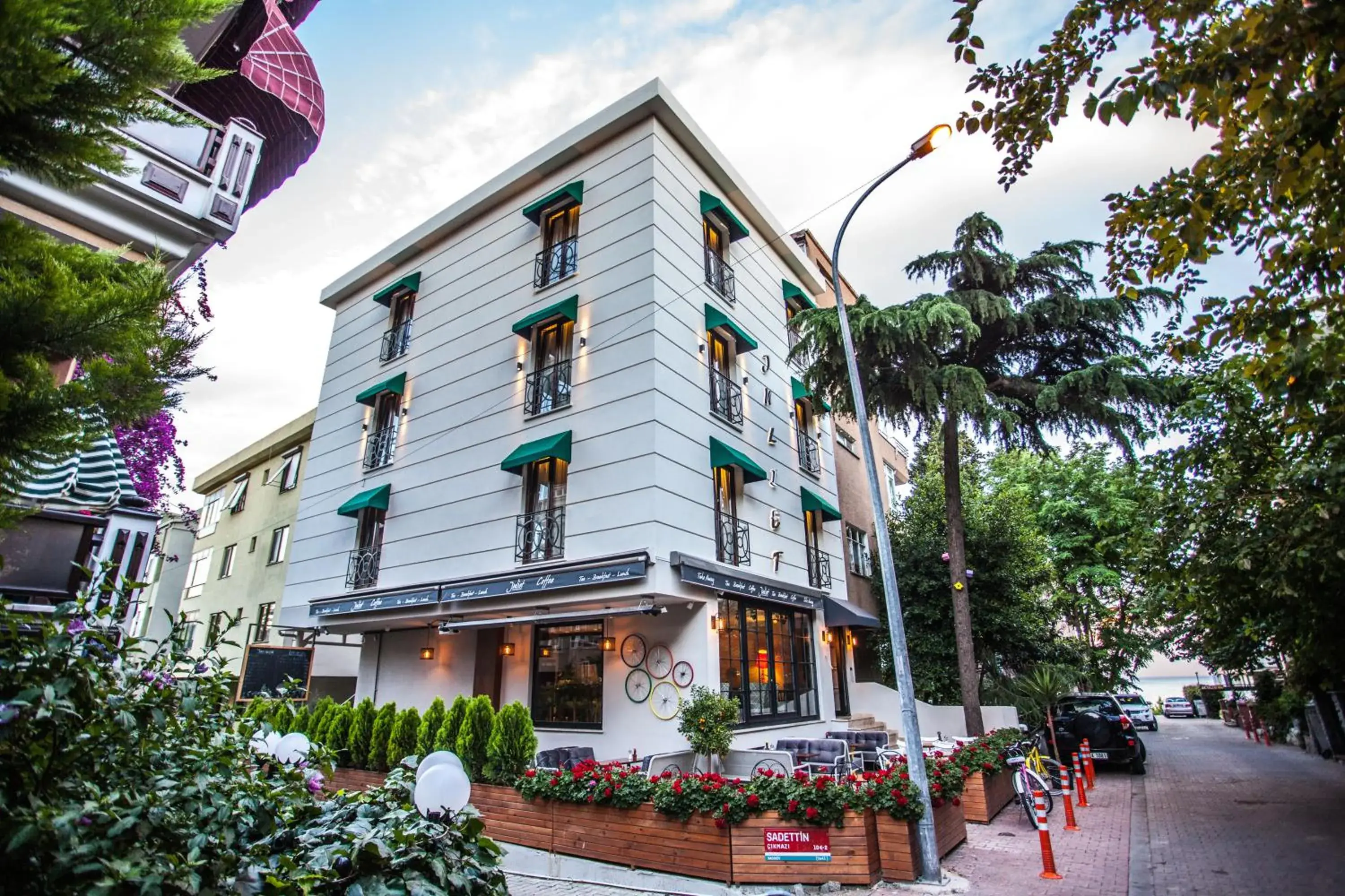 Juliet Rooms & Kitchen Juliet Rooms & Kitchen