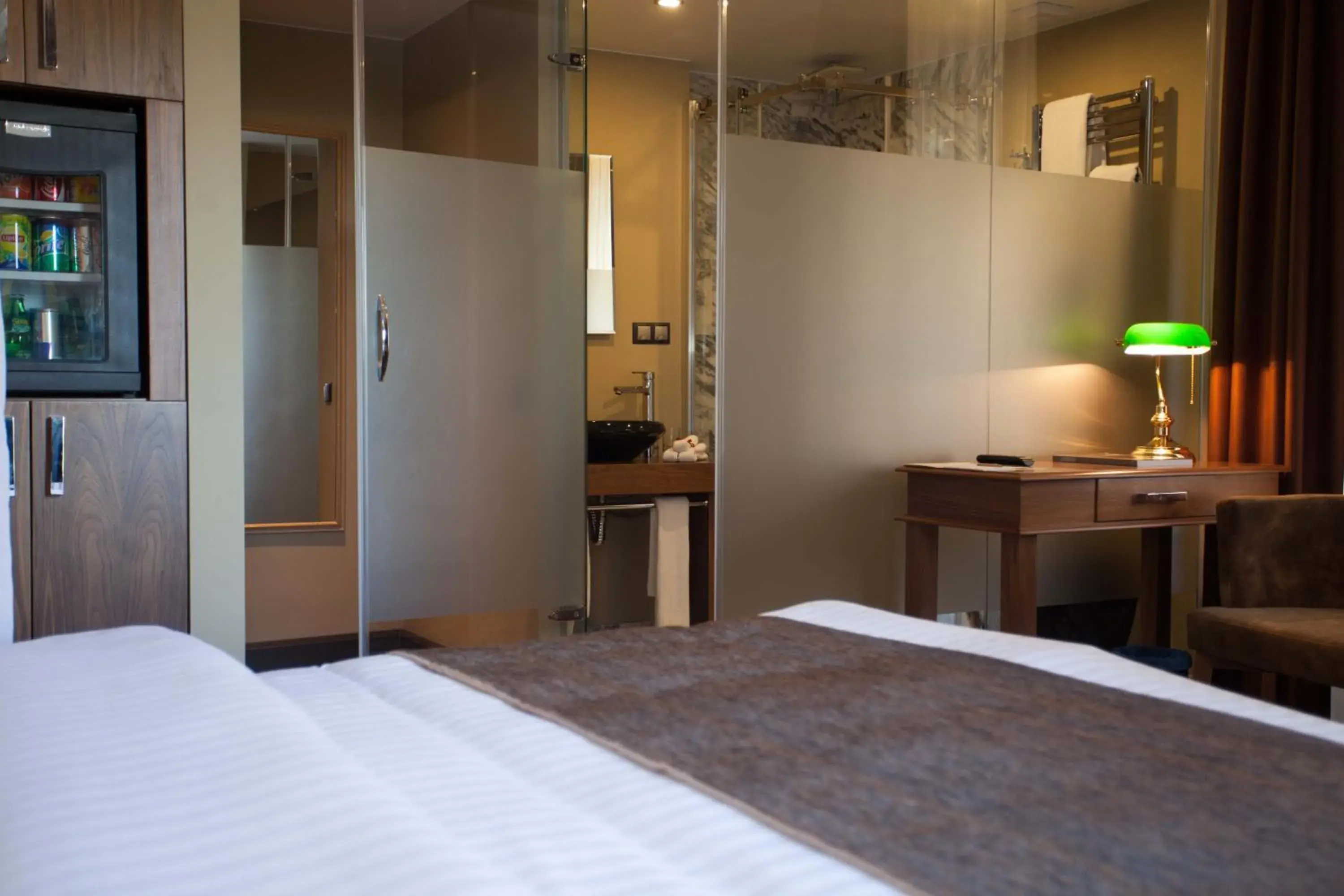 Deluxe Double Room with Bath - single occupancy in Juliet Rooms & Kitchen Deluxe Double Room with Bath - single occupancy in Juliet Rooms & Kitchen