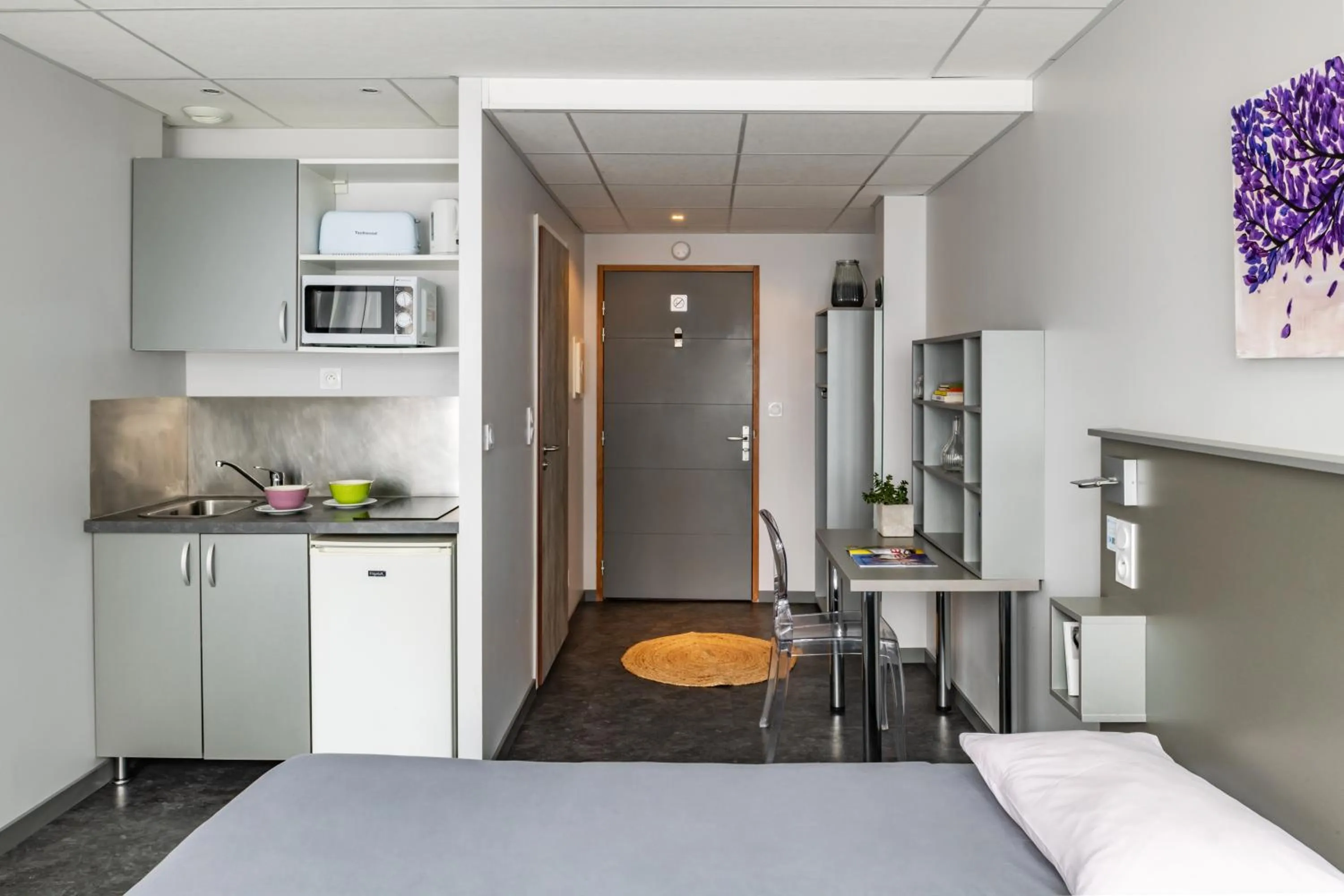 View (from property/room), Bed in Smartappart Lorient