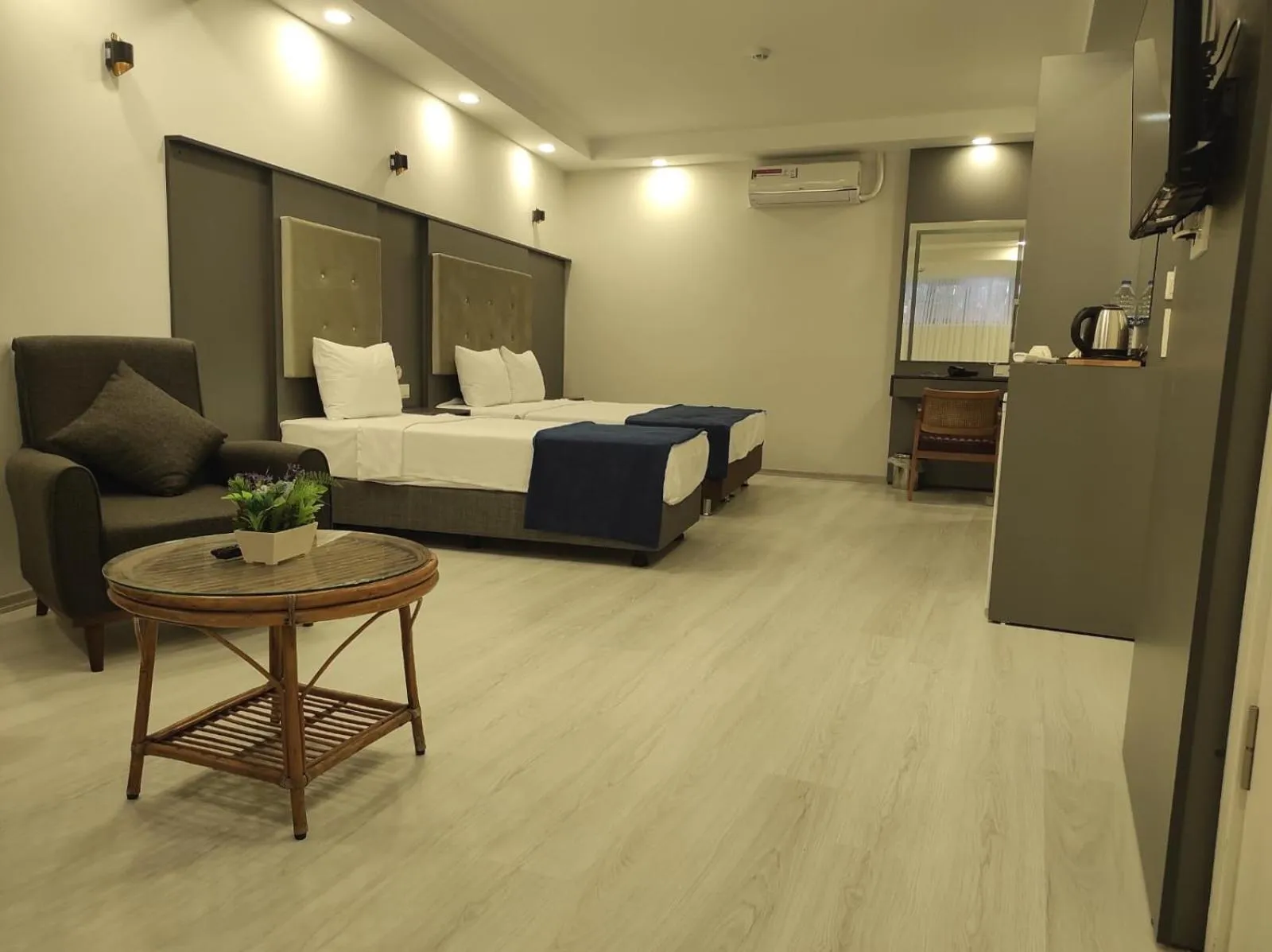 Photo of the whole room, Bed in Hotel Esve Istanbul