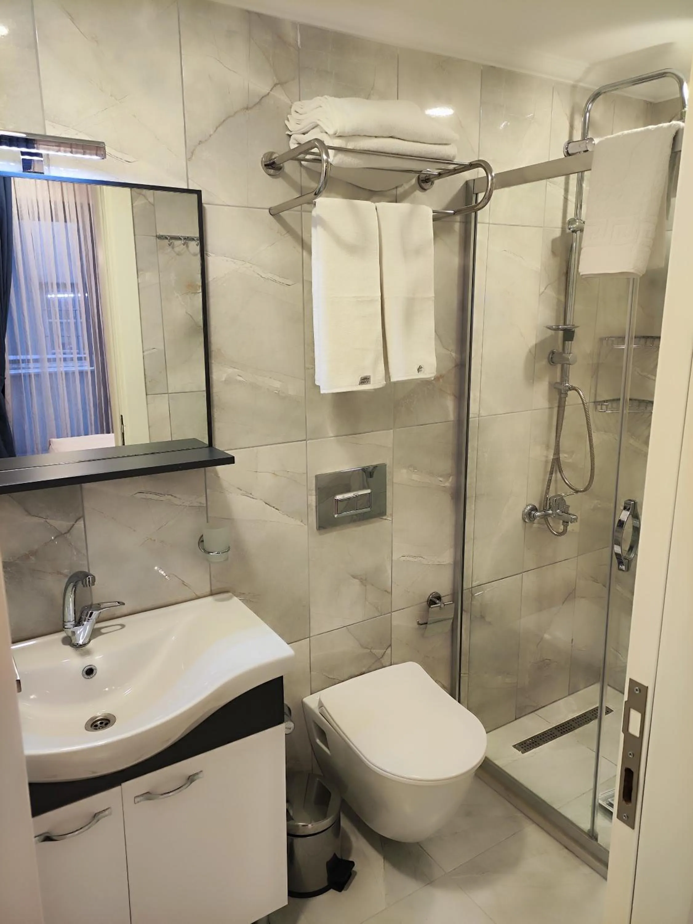 Toilet in Hotel Esve Istanbul