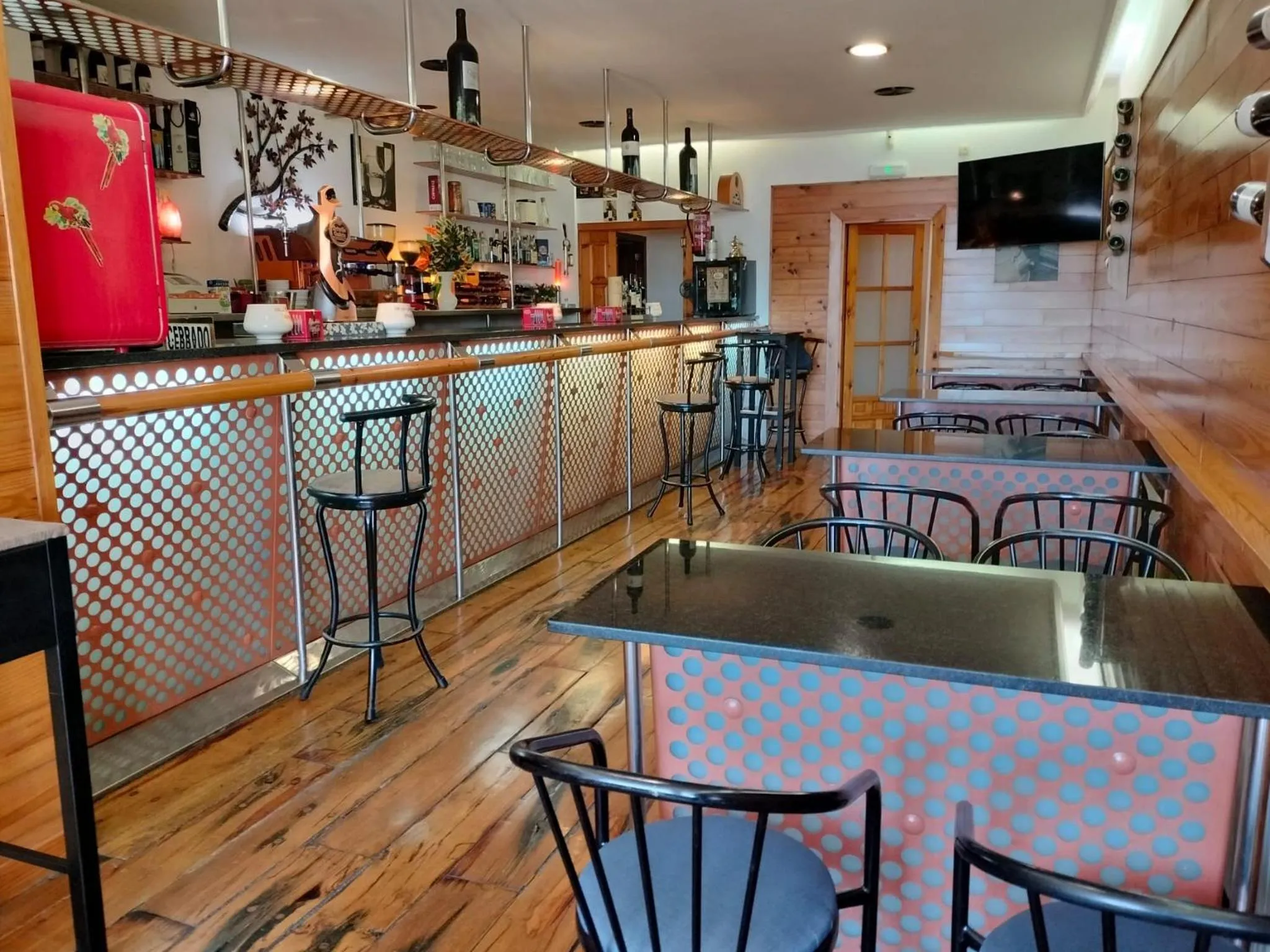 Restaurant/places to eat in Hotel Capellan