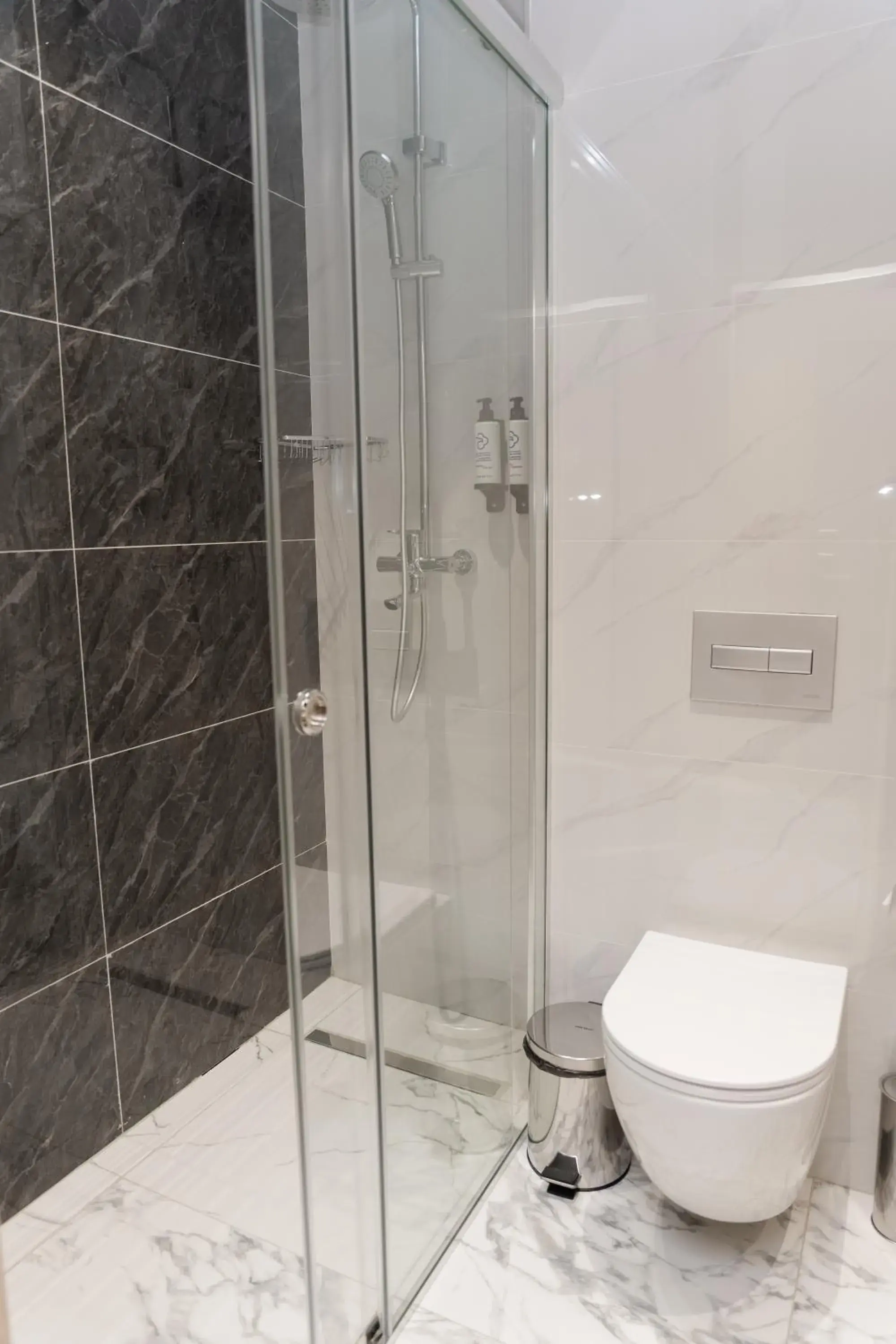 Superior King Room in Park Dedeman Almaty Superior King Room in Park Dedeman Almaty