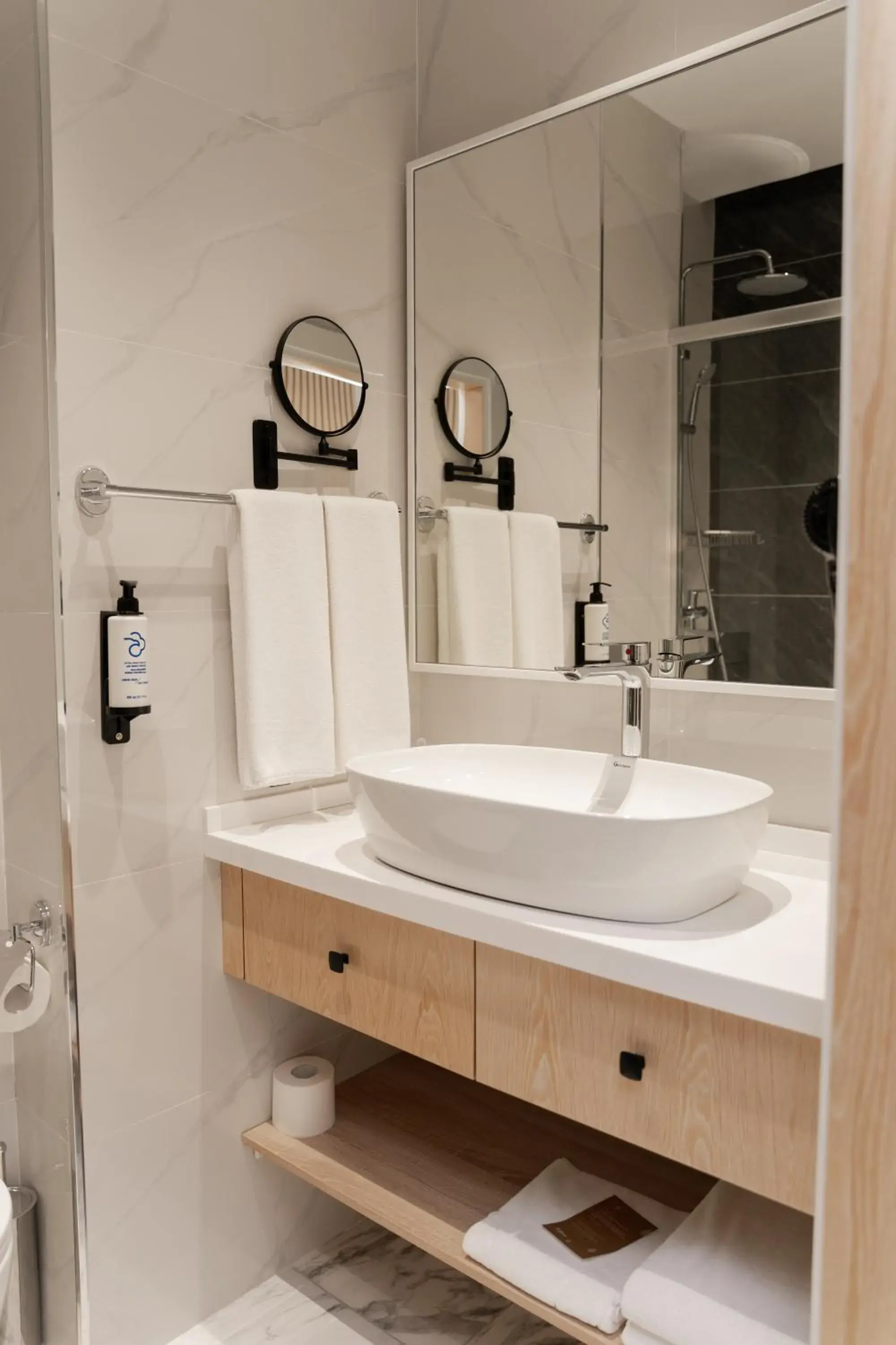 Superior King Room in Park Dedeman Almaty Superior King Room in Park Dedeman Almaty