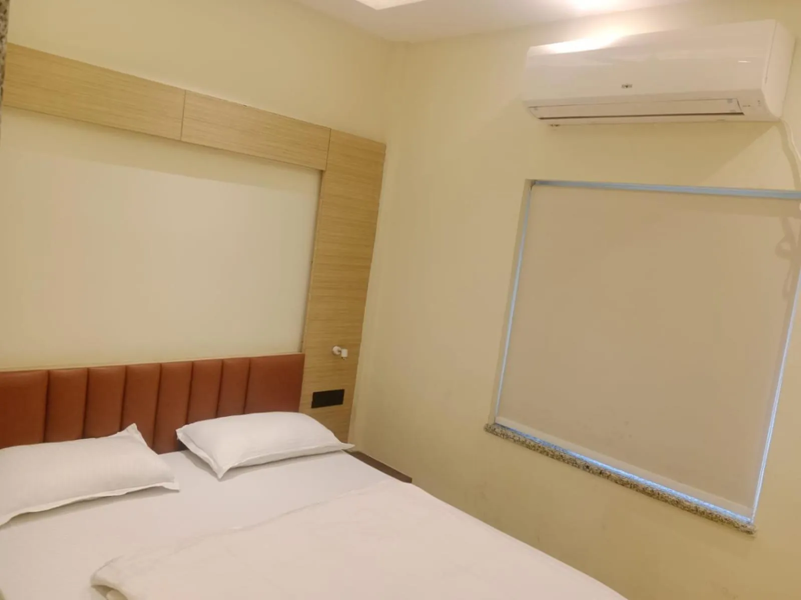 air conditioner, Bed in HOTEL SKYKING