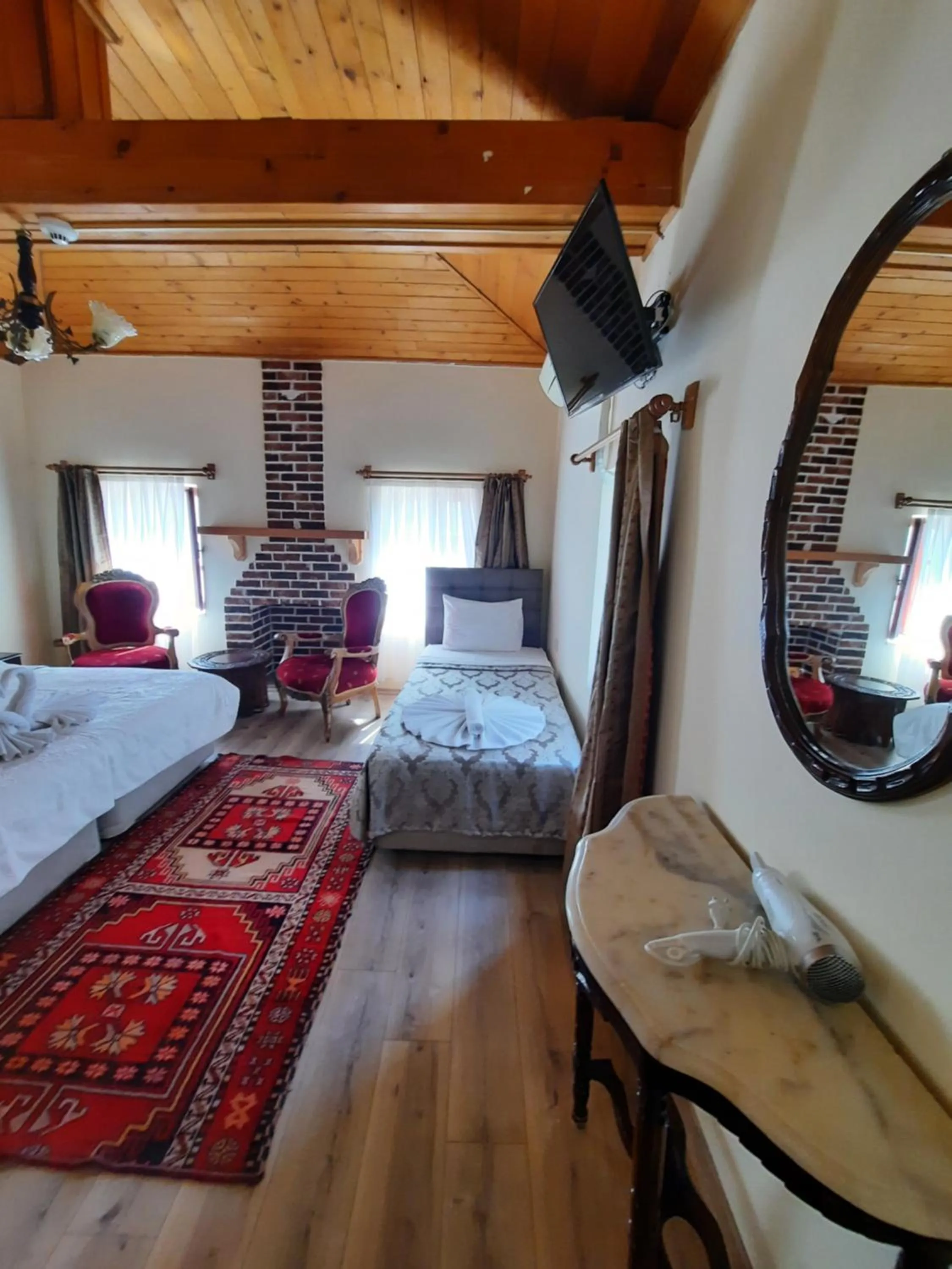 Photo of the whole room, Bed in Ali Baba's House