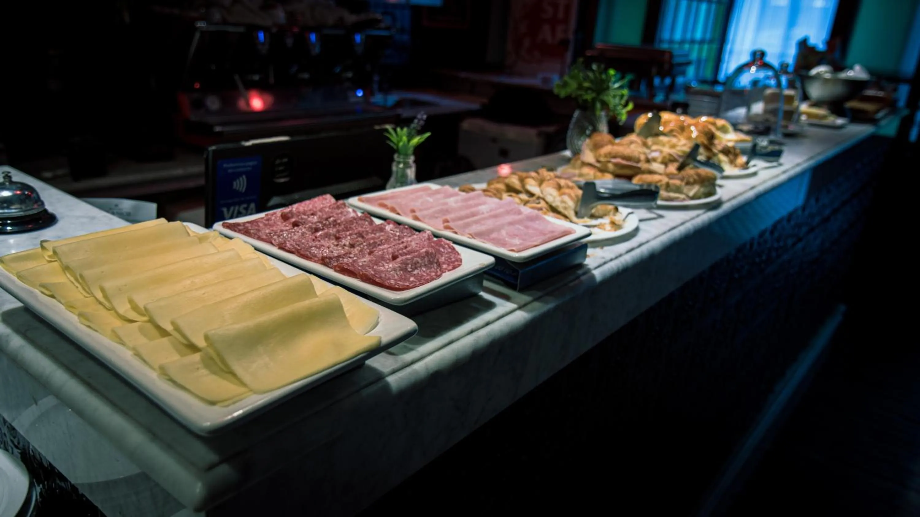 Buffet breakfast in Hotel Clasico