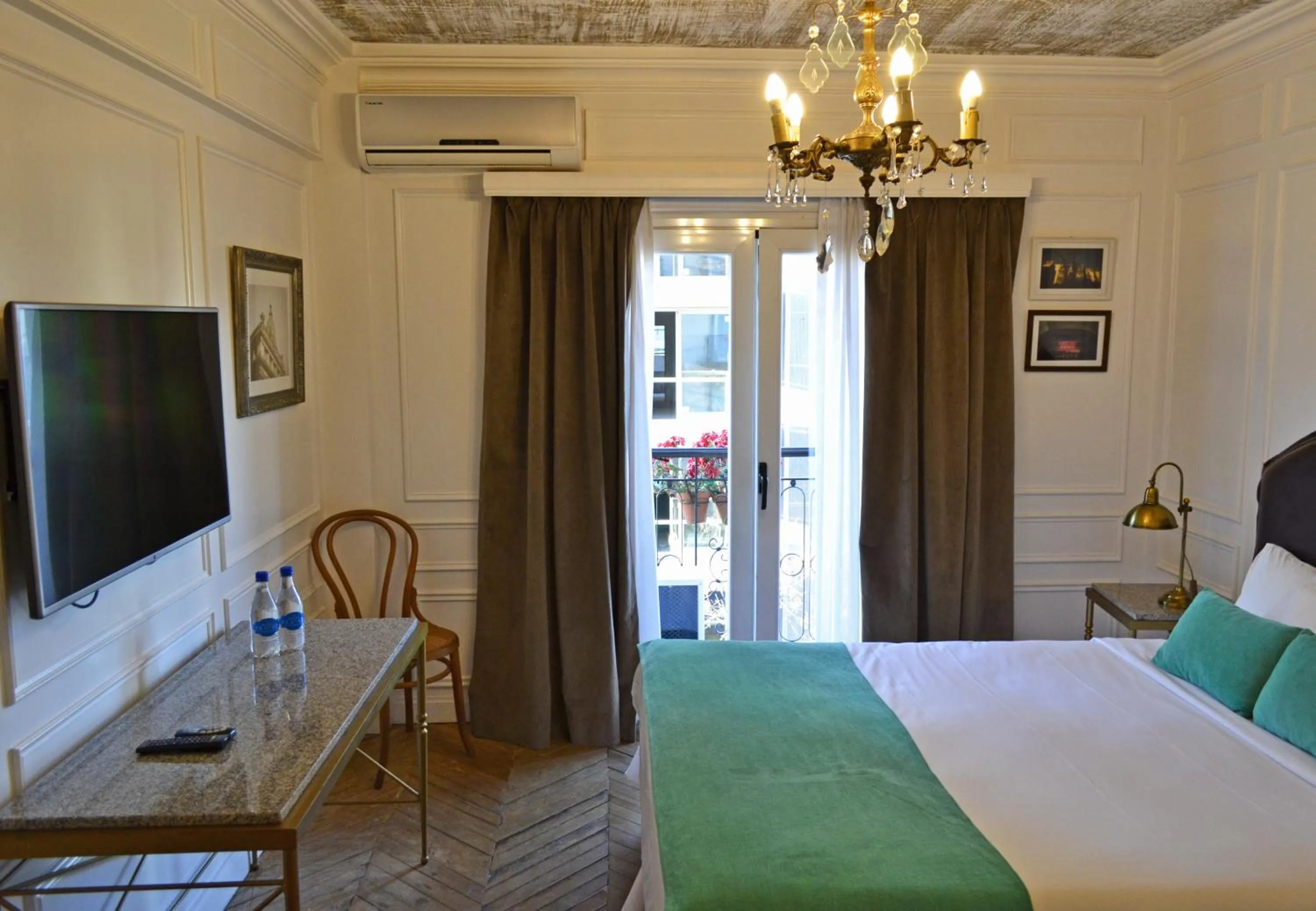 Bedroom, Bed in Hotel Clasico