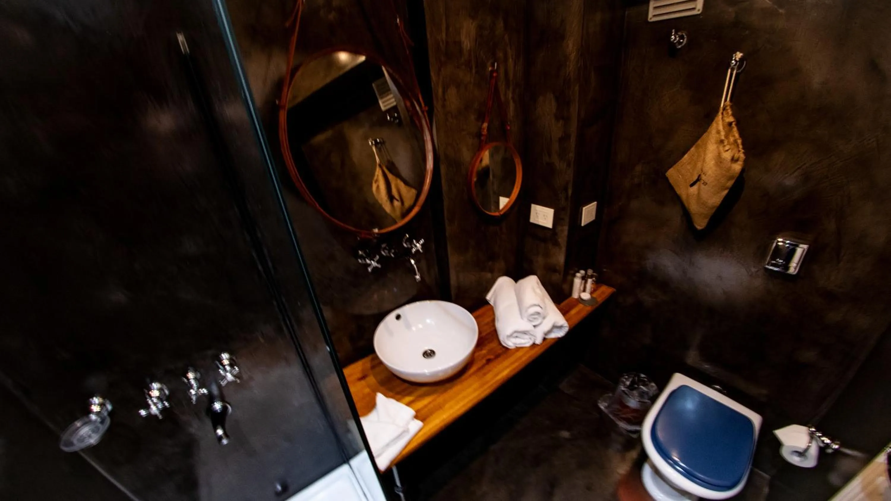 Bathroom in Hotel Clasico