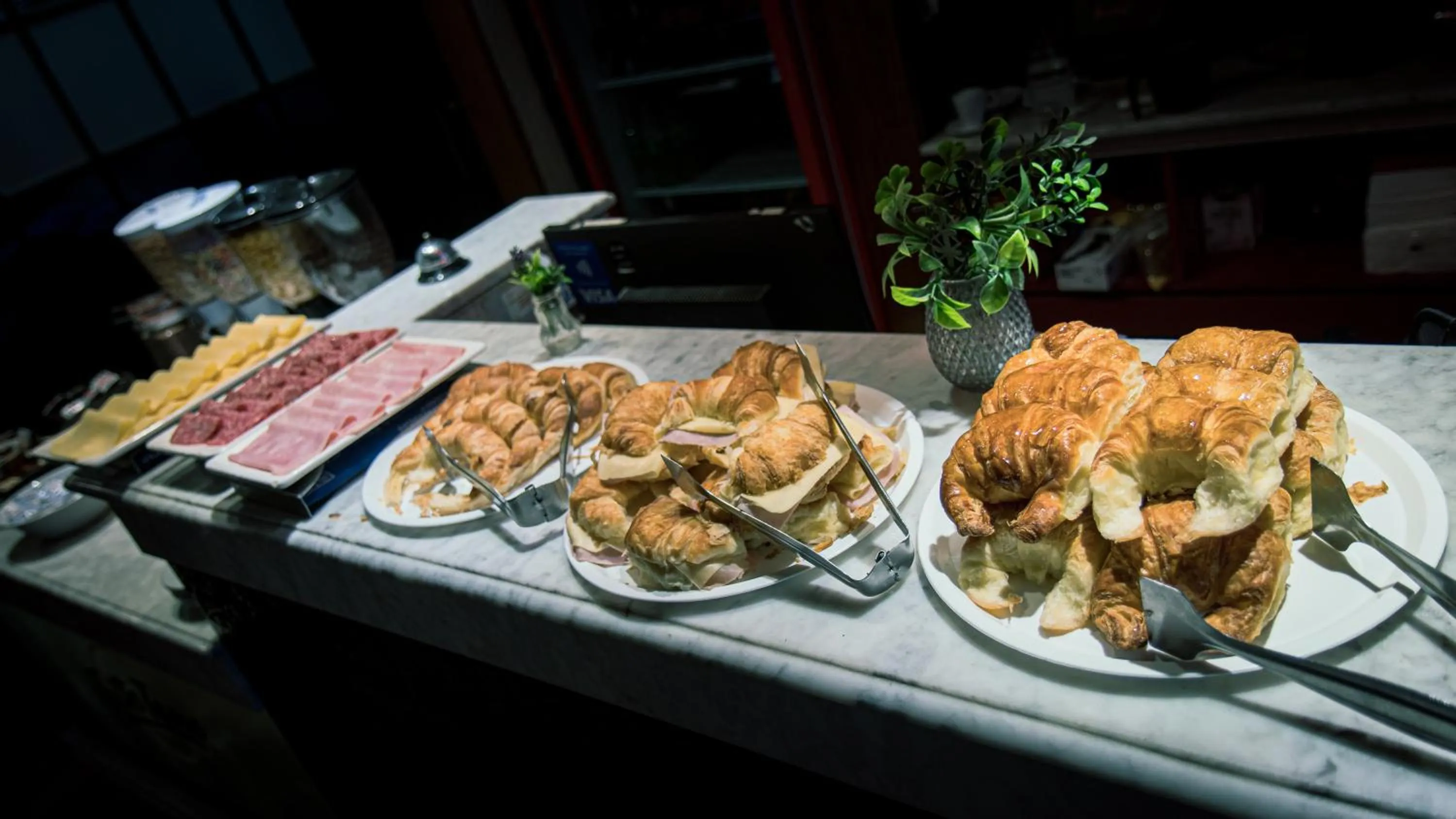 Buffet breakfast in Hotel Clasico