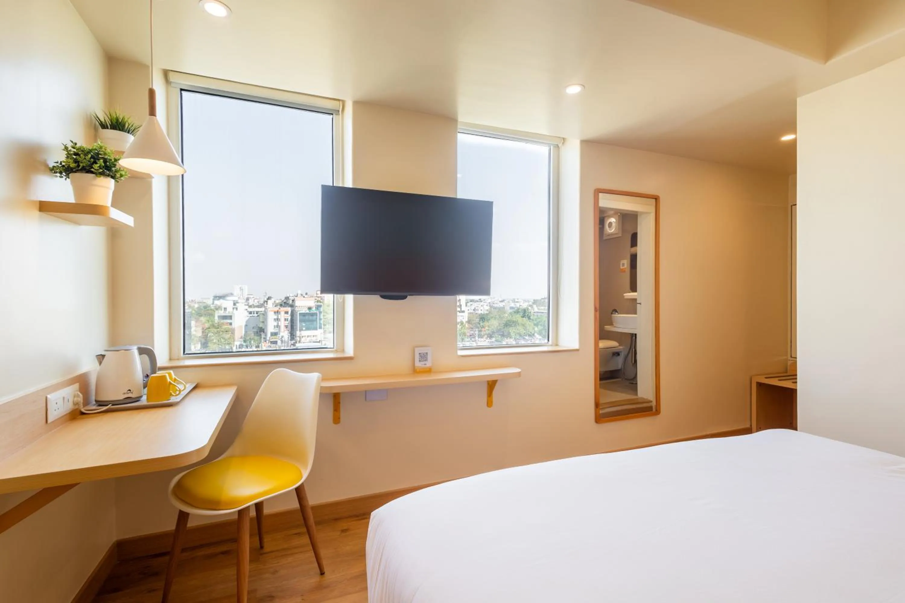 Bedroom, Bed in Bloom Hotel - Ranchi