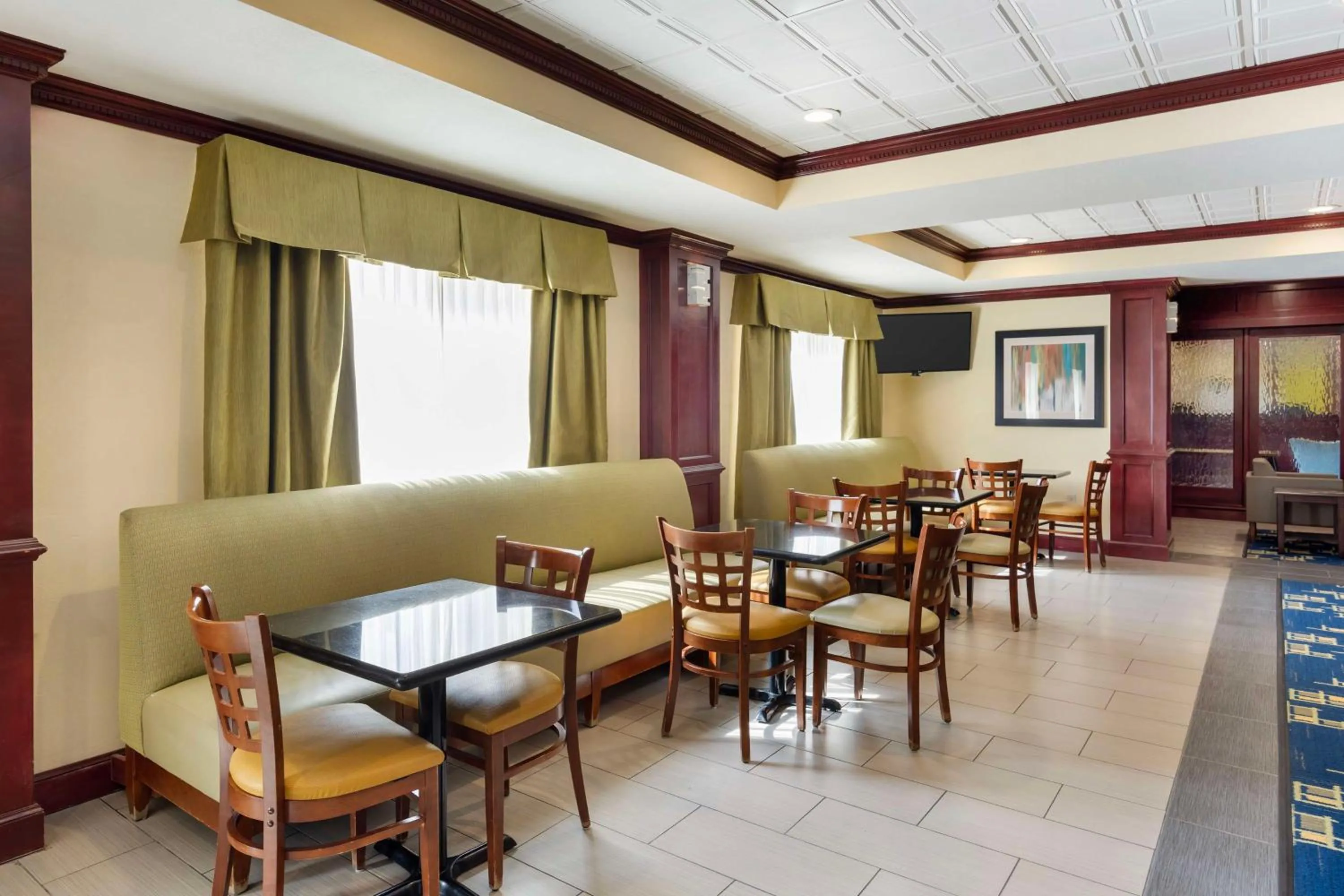 Breakfast in Best Western Plus Pratt