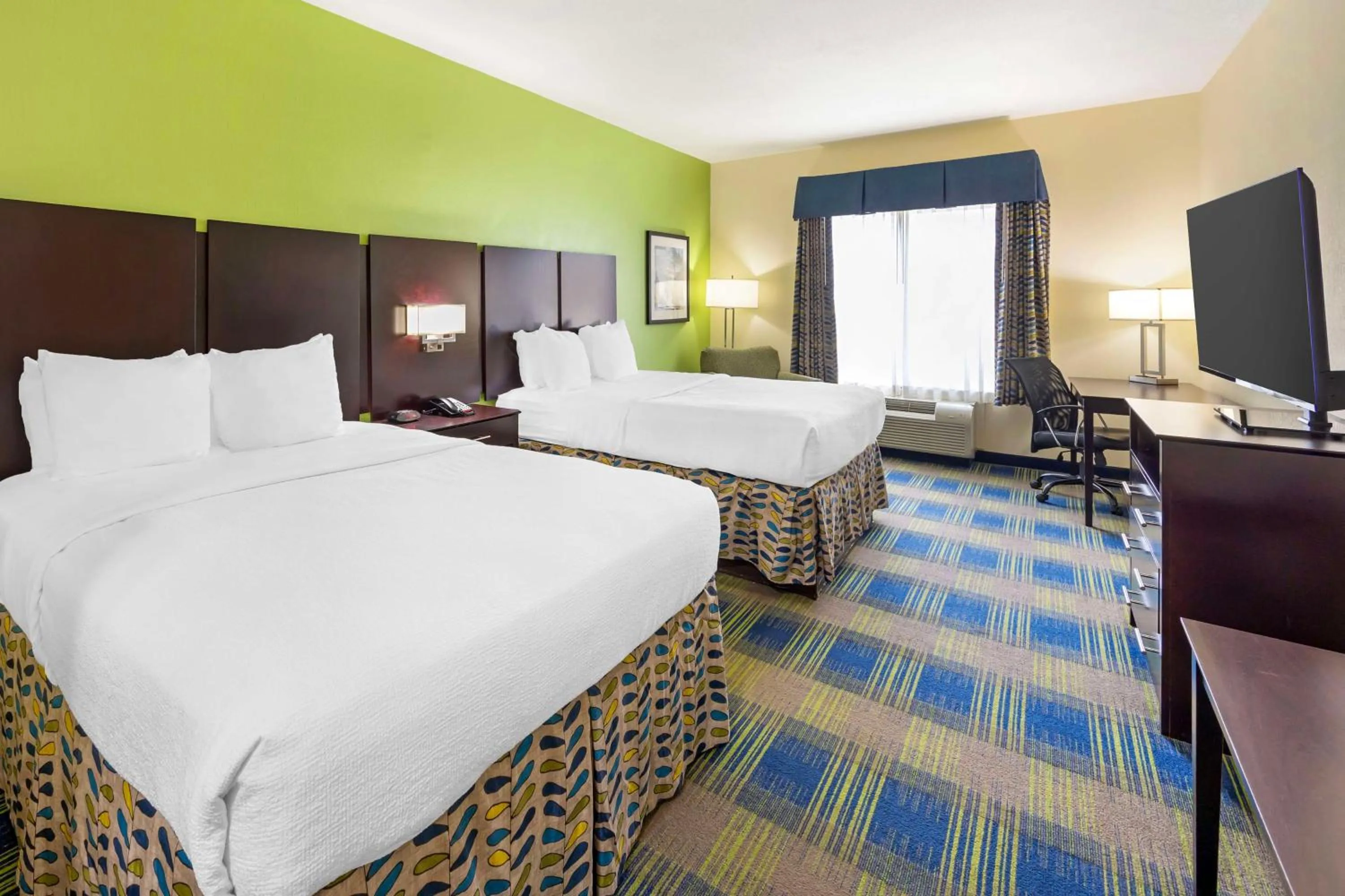 Bedroom, Bed in Best Western Plus Pratt