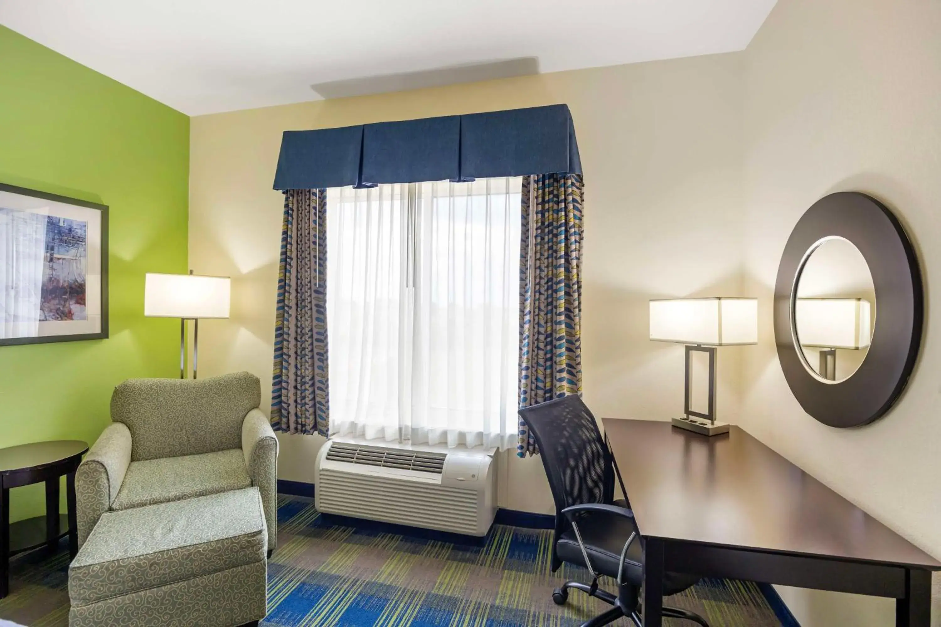 Queen Room with Two Queen Beds - Disability Access/Bath Tub in Best Western Plus Pratt Queen Room with Two Queen Beds - Disability Access/Bath Tub in Best Western Plus Pratt