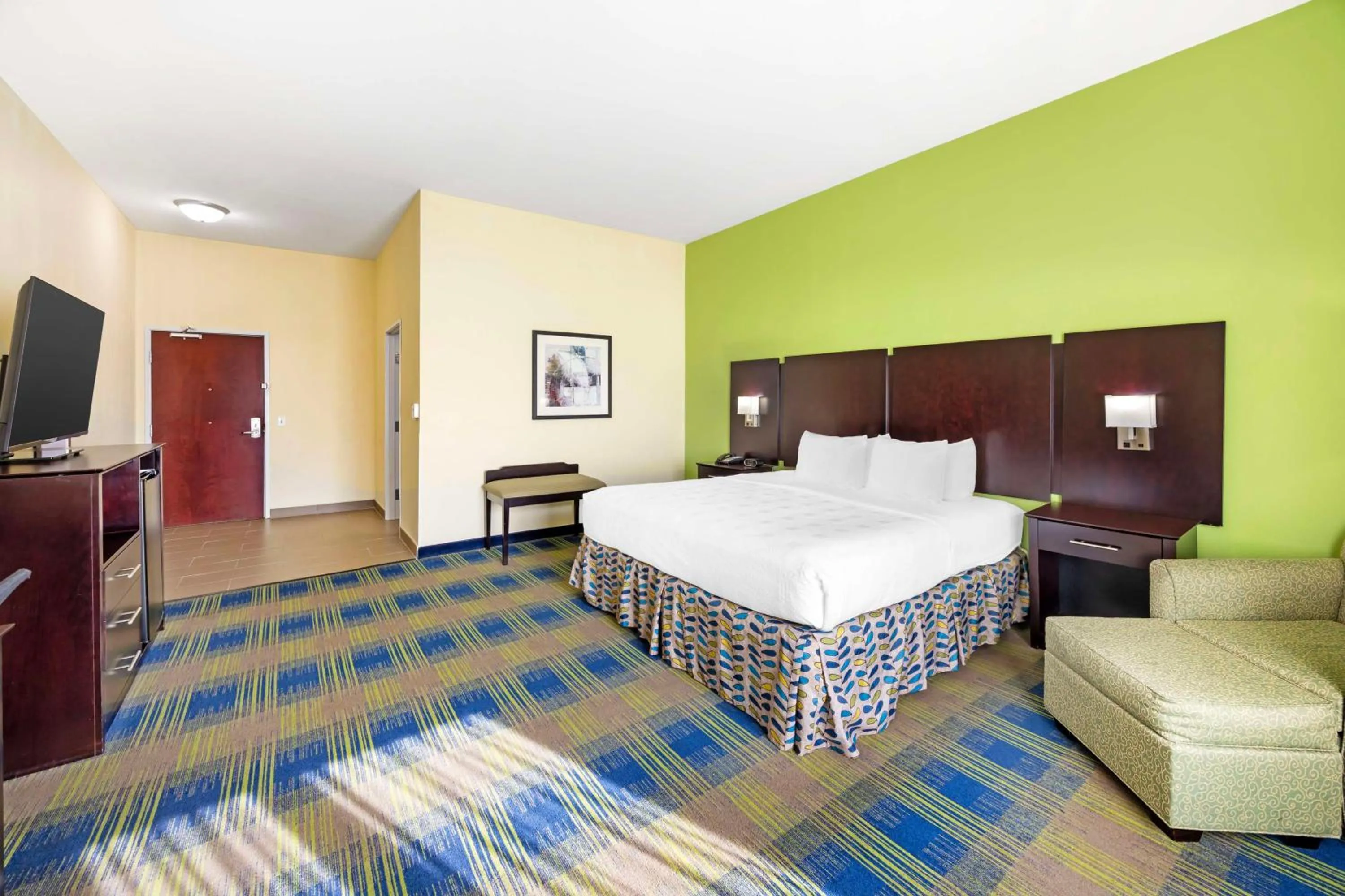 Bedroom, Bed in Best Western Plus Pratt