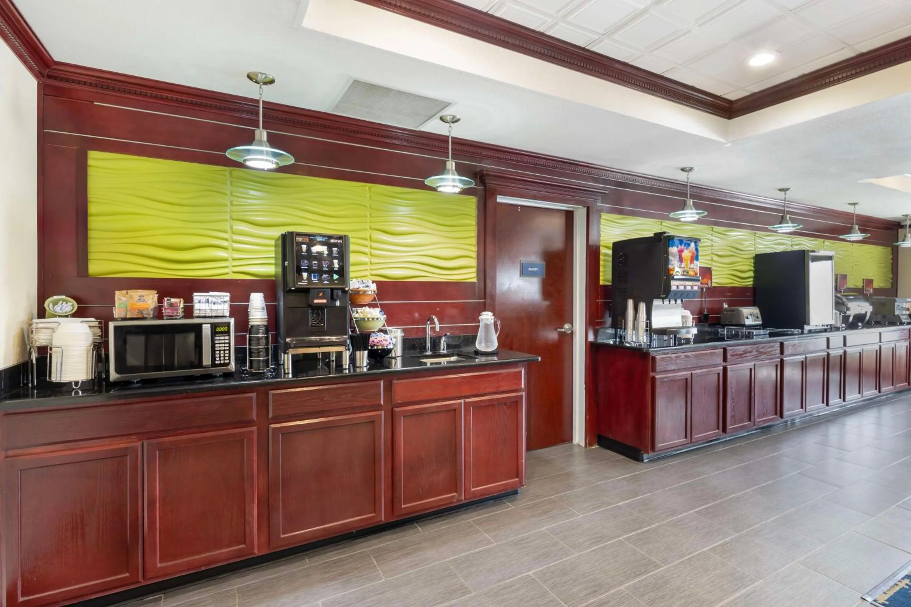 Breakfast in Best Western Plus Pratt