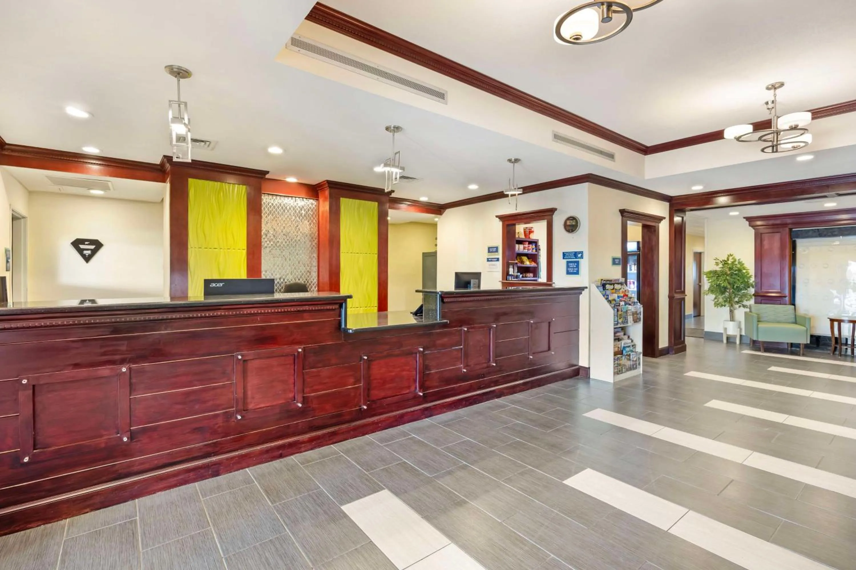 Lobby or reception in Best Western Plus Pratt