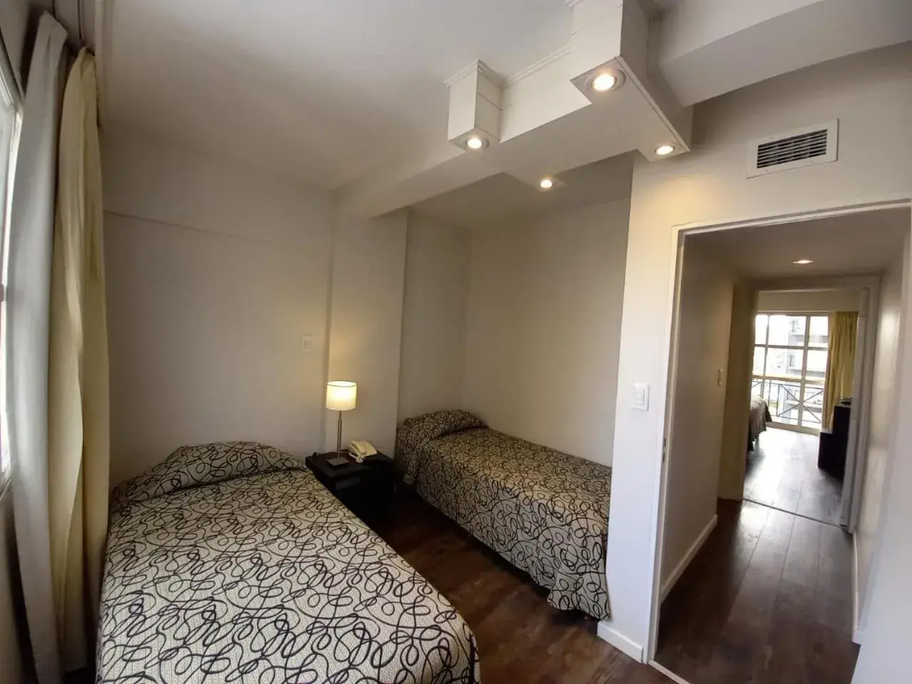 Superior Quadruple Room in Hotel Versailles Superior Quadruple Room in Hotel Versailles