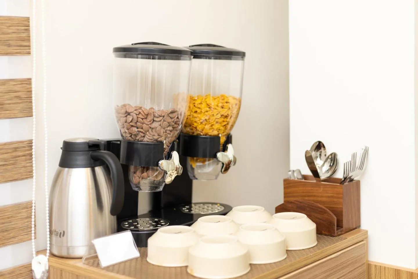 Food in ESAA Airport Hotel