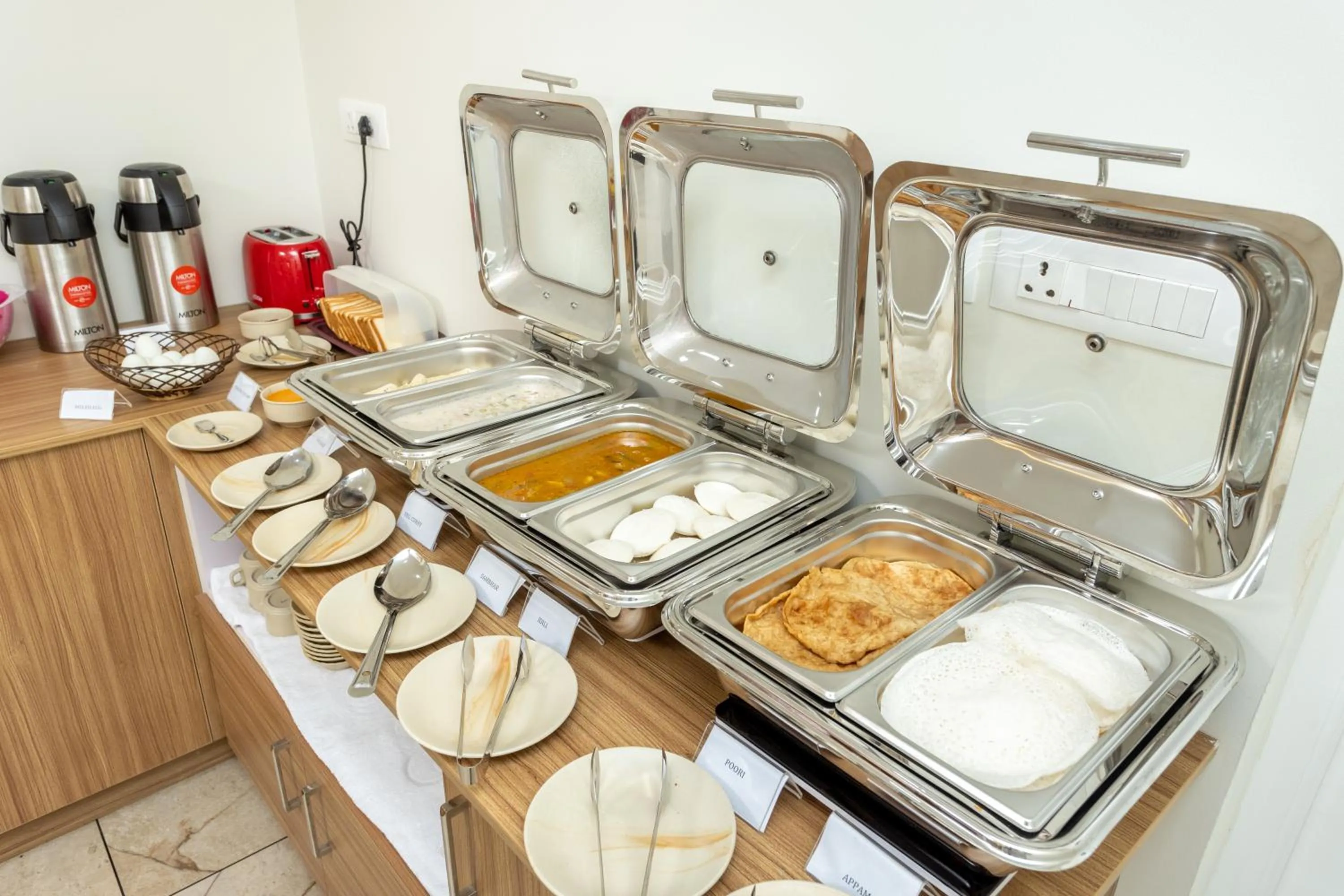 Coffee/tea facilities in ESAA Airport Hotel