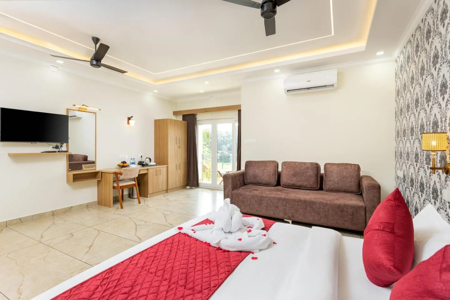 Bed in ESAA Airport Hotel