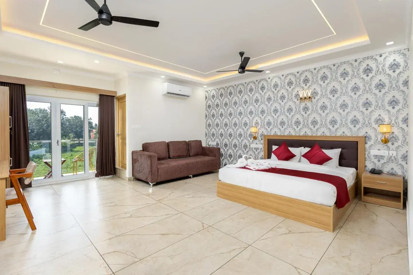 Deluxe King Suite - single occupancy in ESAA Airport Hotel Deluxe King Suite - single occupancy in ESAA Airport Hotel