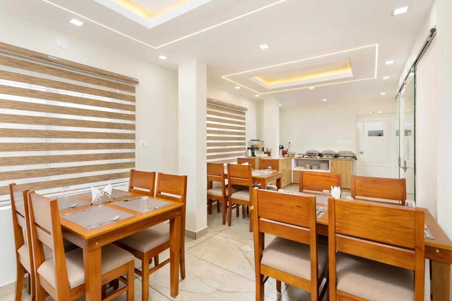 Restaurant/places to eat in ESAA Airport Hotel