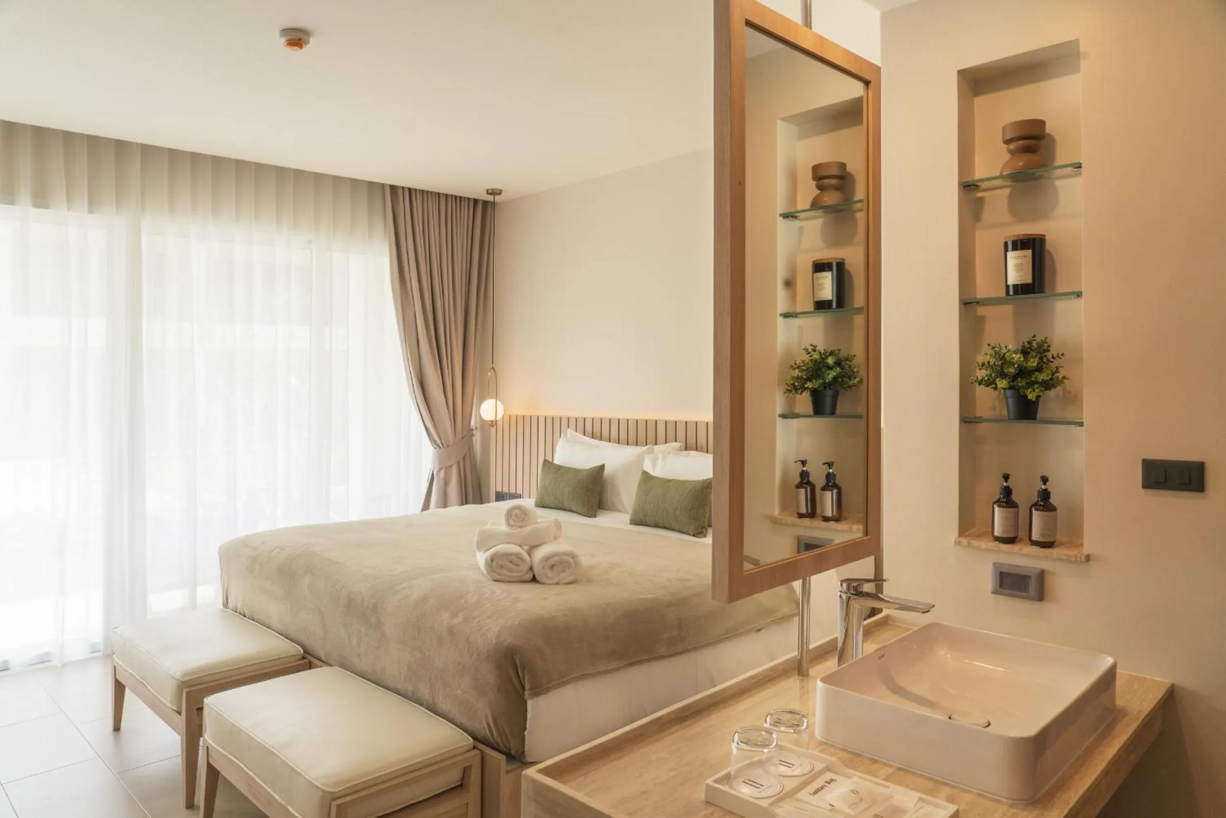 Bed in Niranapa Boutique Resort