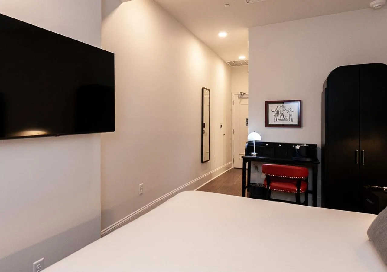 TV and multimedia, Bed in The Rubenstein Hotel