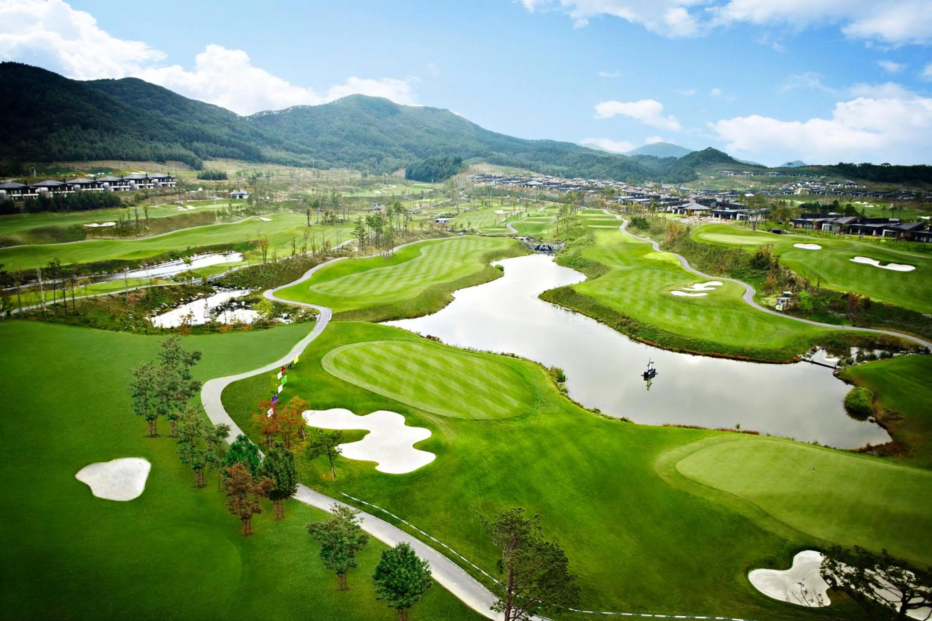 Golfcourse in Holiday Inn Resort Alpensia Pyeongchang by IHG