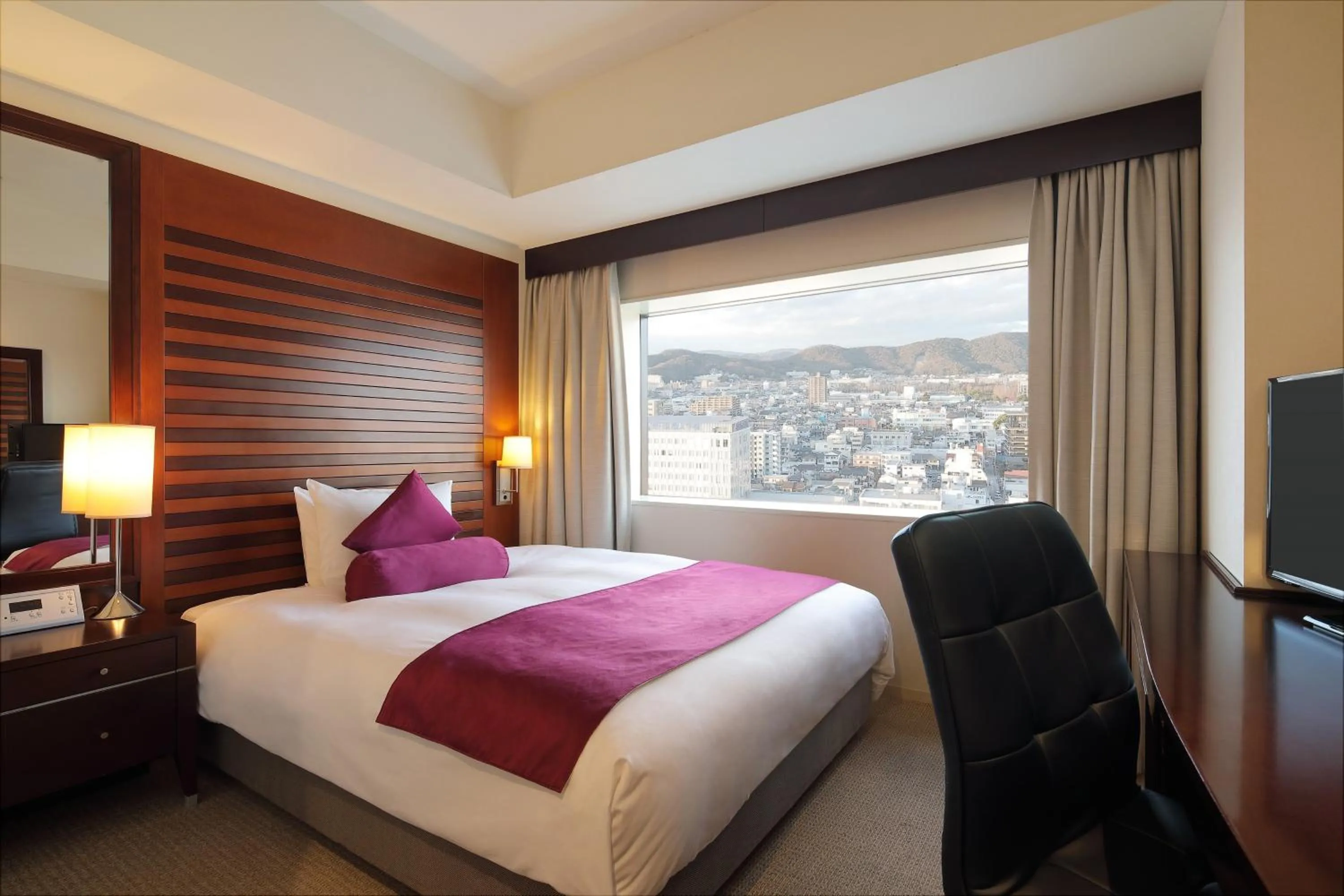 Photo of the whole room, Bed in ANA Crowne Plaza Okayama by IHG