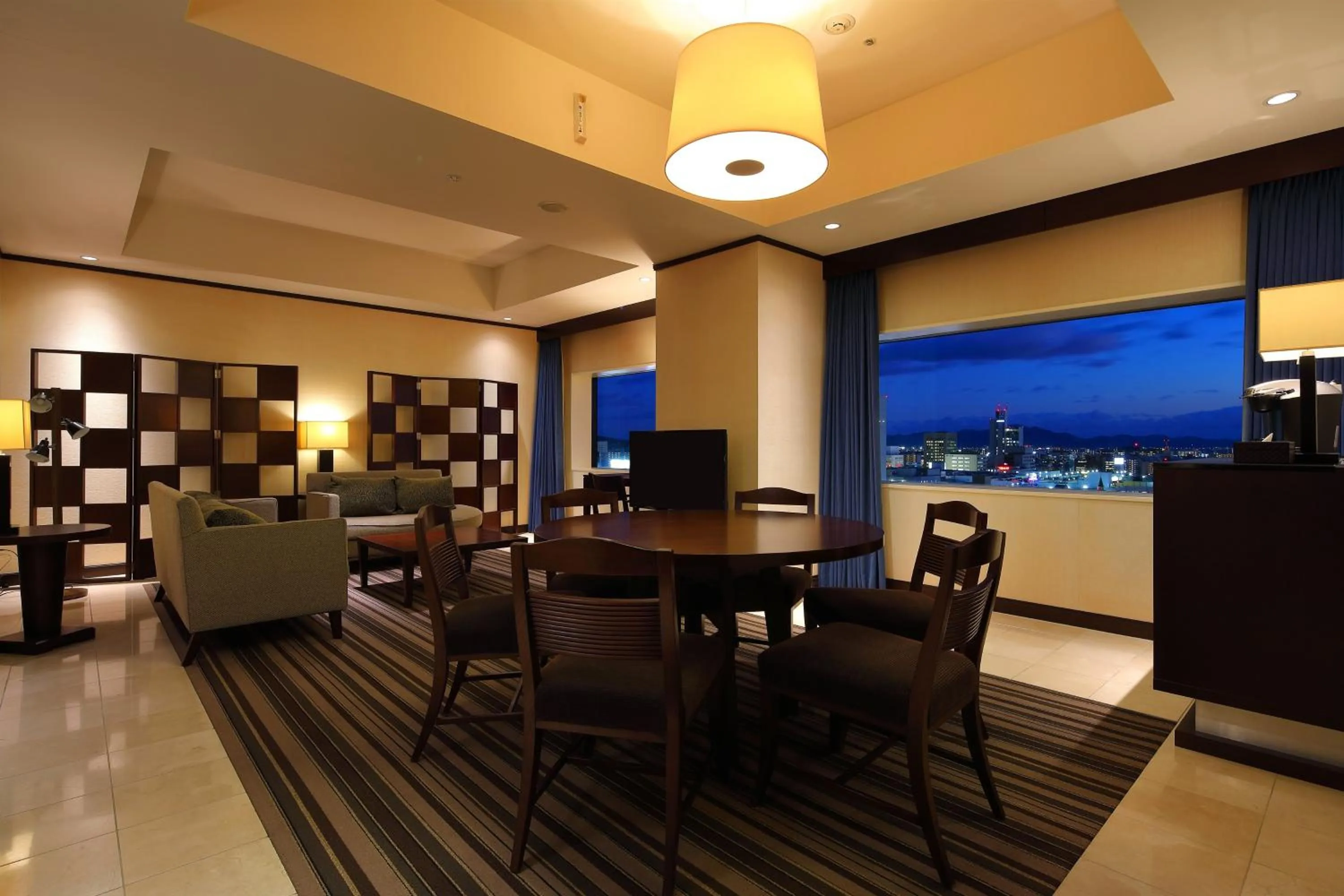 Photo of the whole room in ANA Crowne Plaza Okayama by IHG