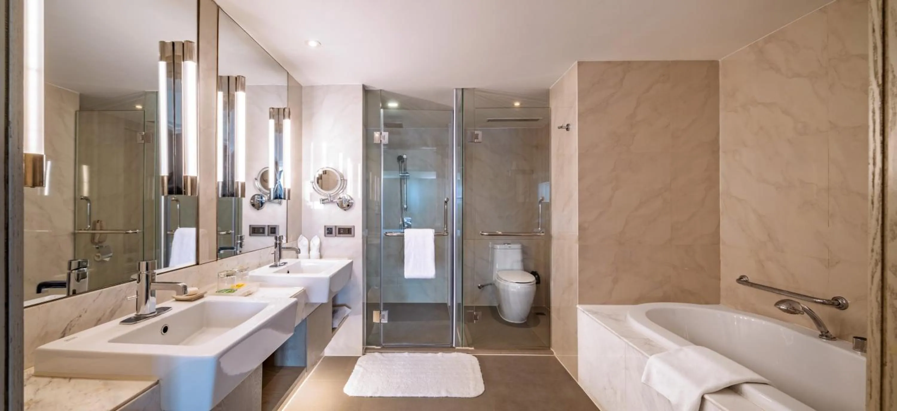 Photo of the whole room in Holiday Inn Kunming City Centre by IHG