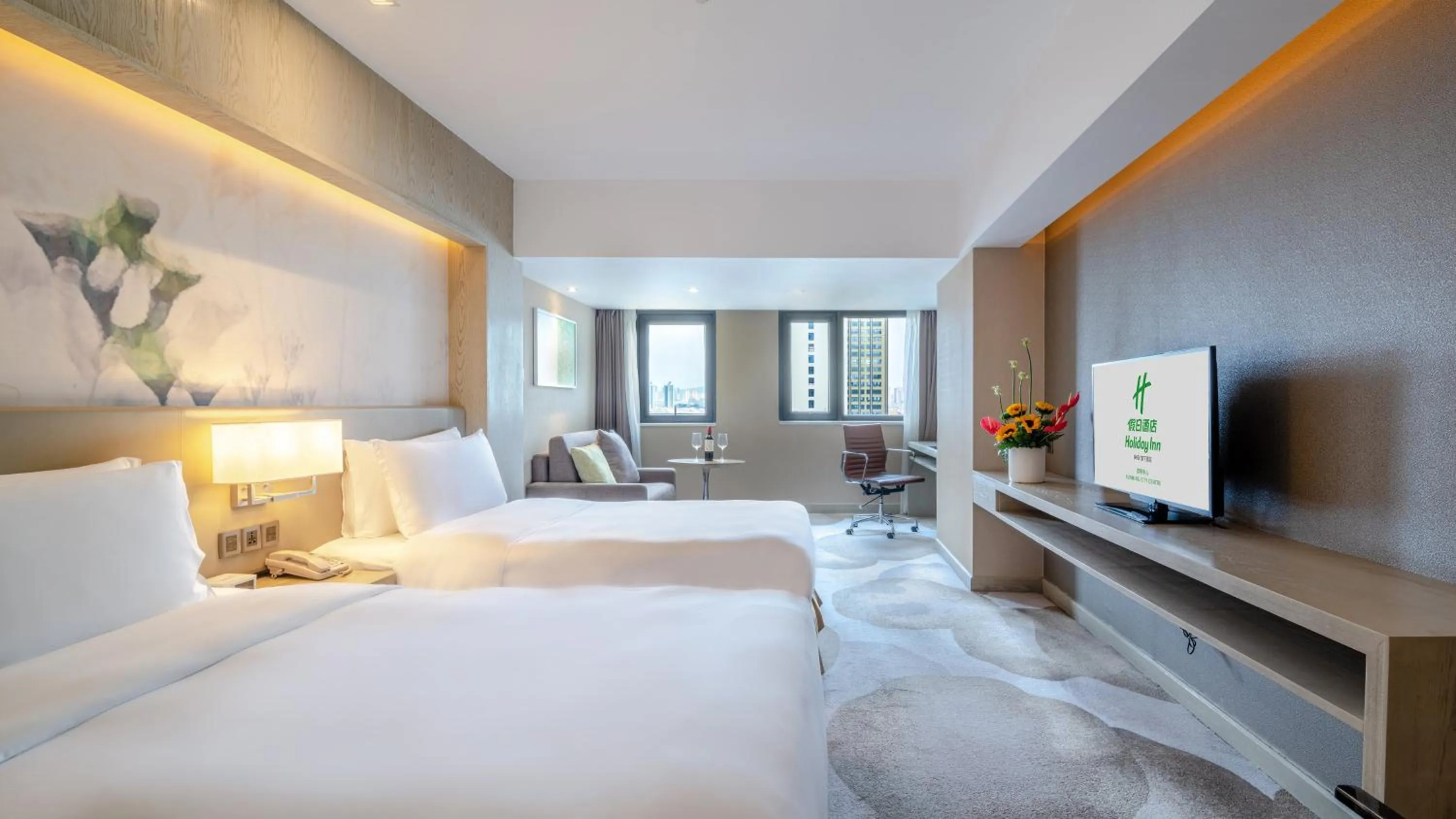 Photo of the whole room, Bed in Holiday Inn Kunming City Centre by IHG